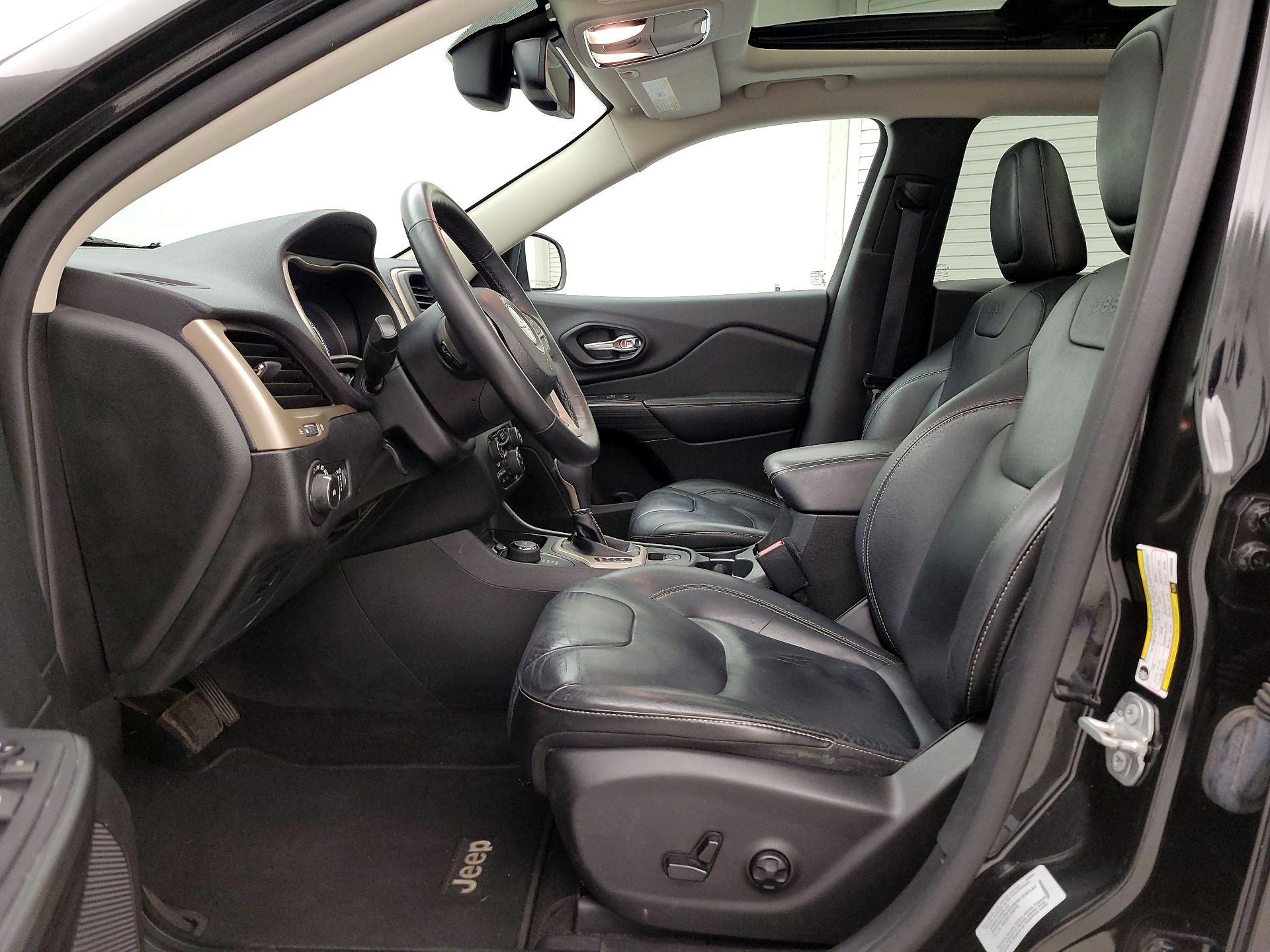 Thumbnail: 2015 Jeep Cherokee - 11