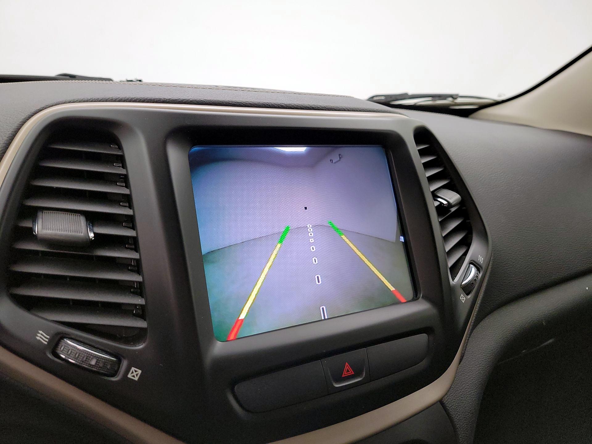 Thumbnail: 2015 Jeep Cherokee - 15