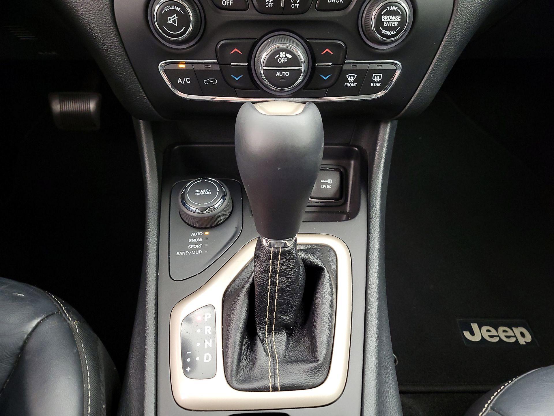 Thumbnail: 2015 Jeep Cherokee - 18