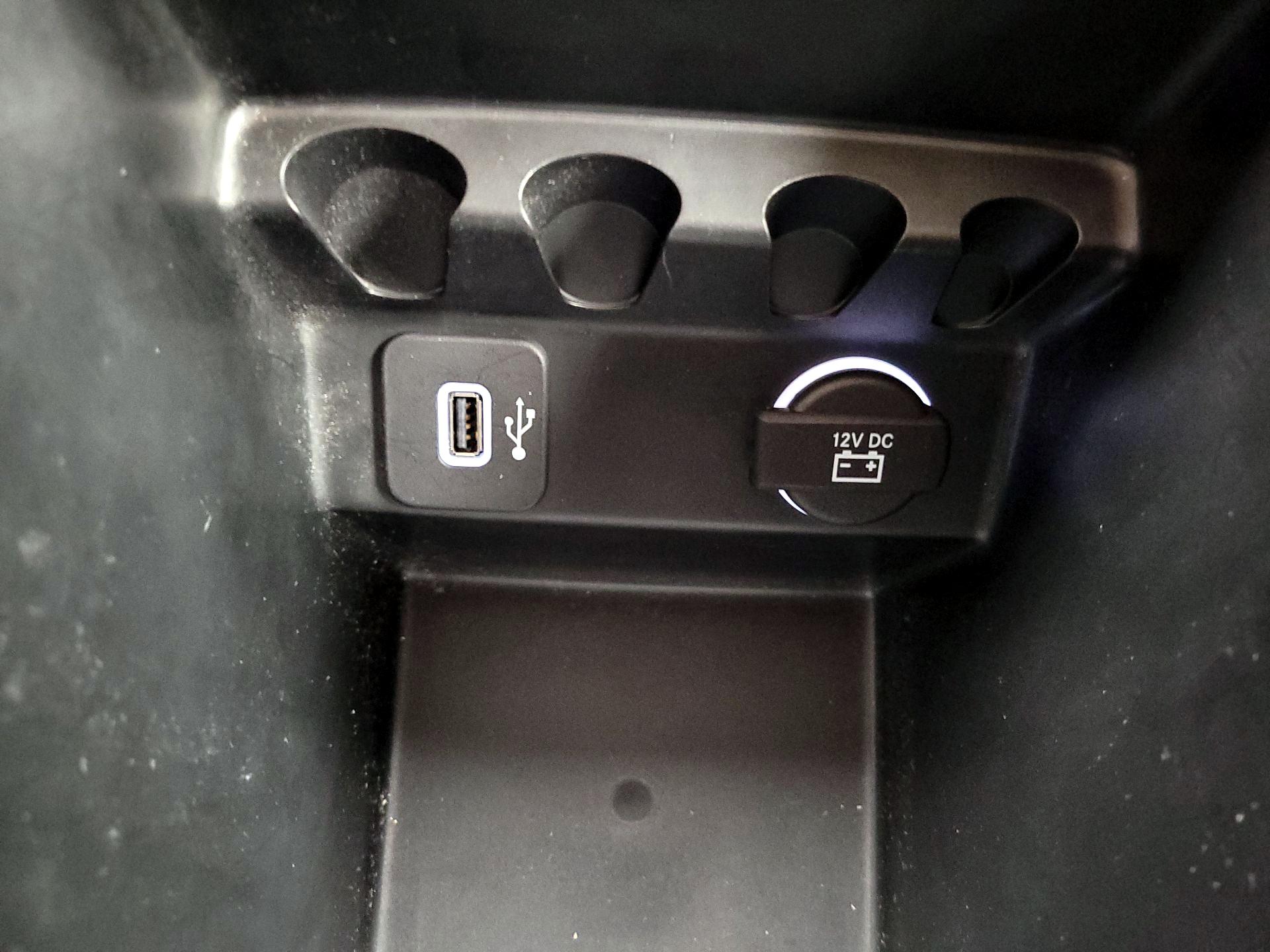 Thumbnail: 2015 Jeep Cherokee - 19