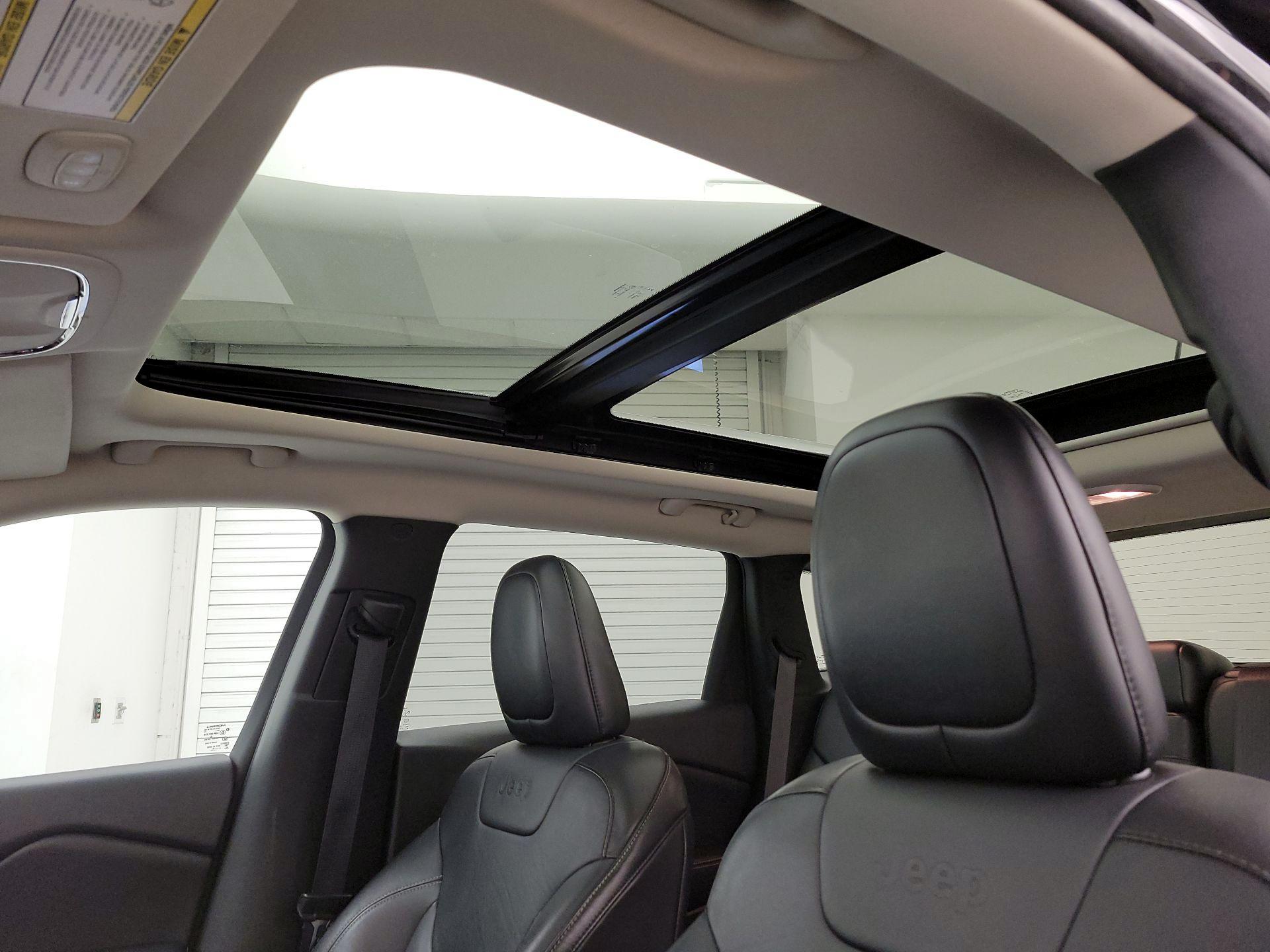 Thumbnail: 2015 Jeep Cherokee - 20