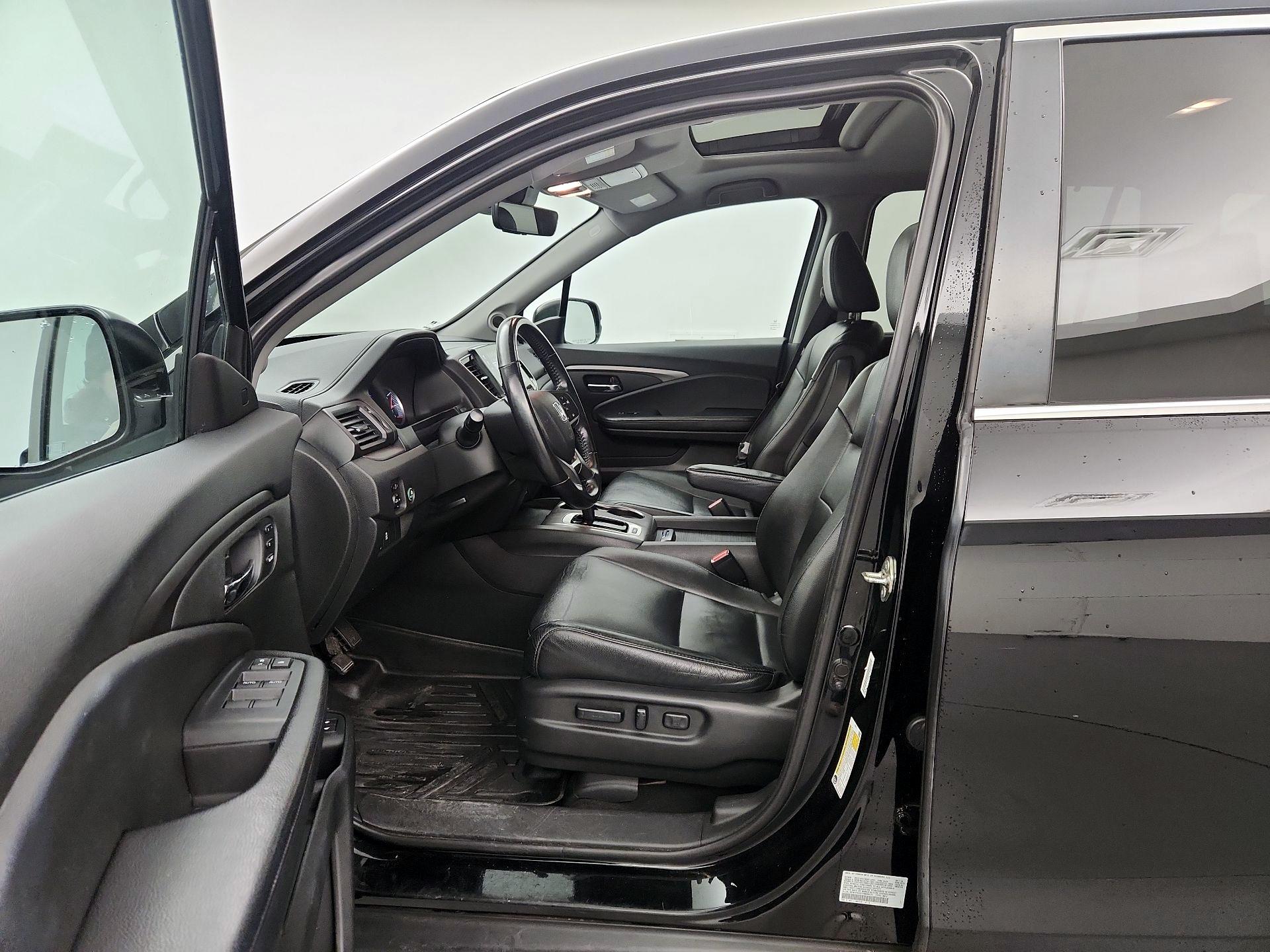 Thumbnail: 2019 Honda Pilot - 9