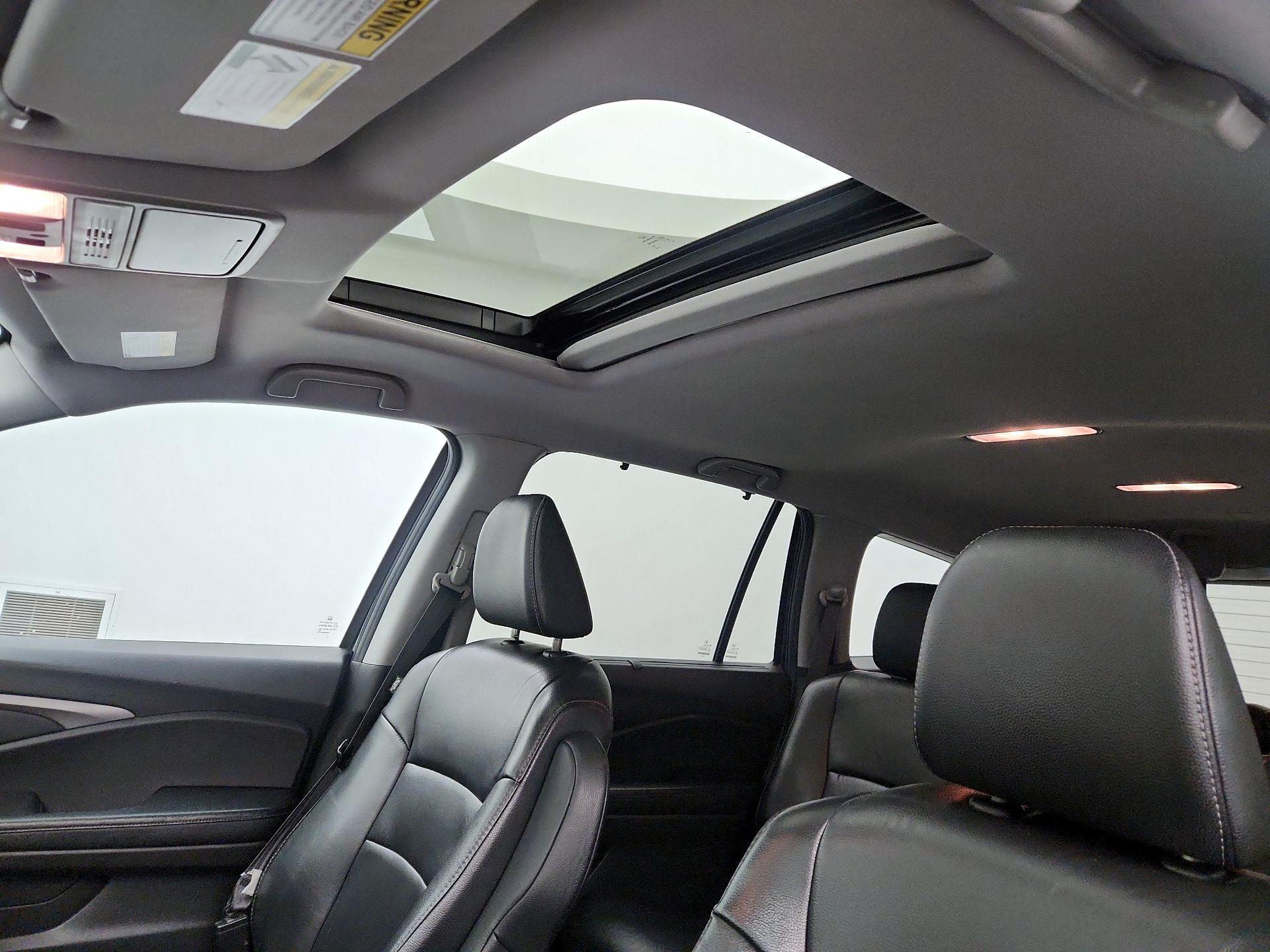 Thumbnail: 2019 Honda Pilot - 17