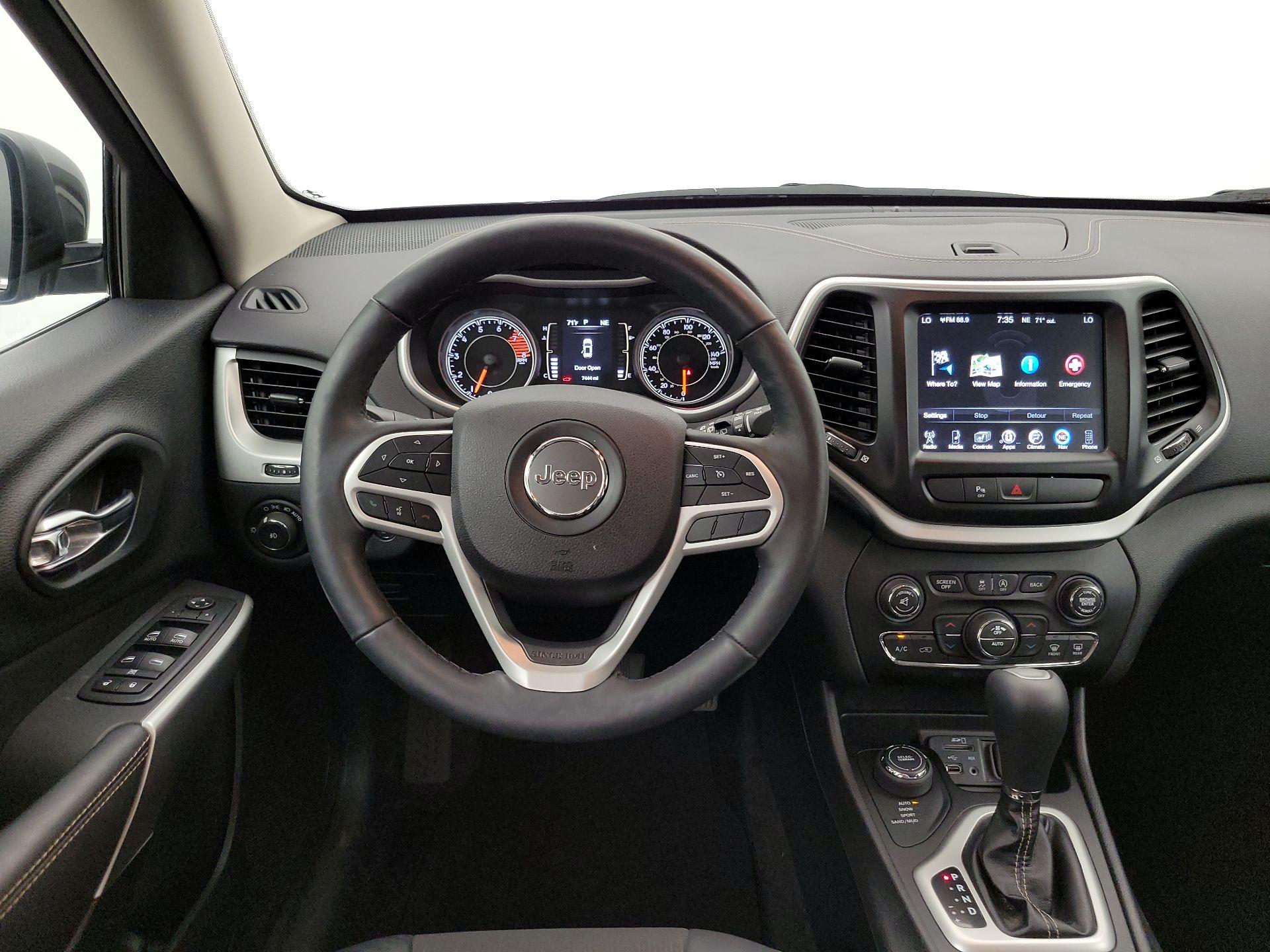 Thumbnail: 2018 Jeep Cherokee - 10