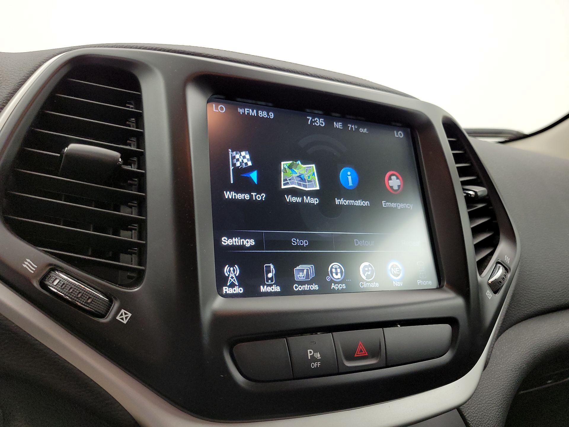 Thumbnail: 2018 Jeep Cherokee - 14