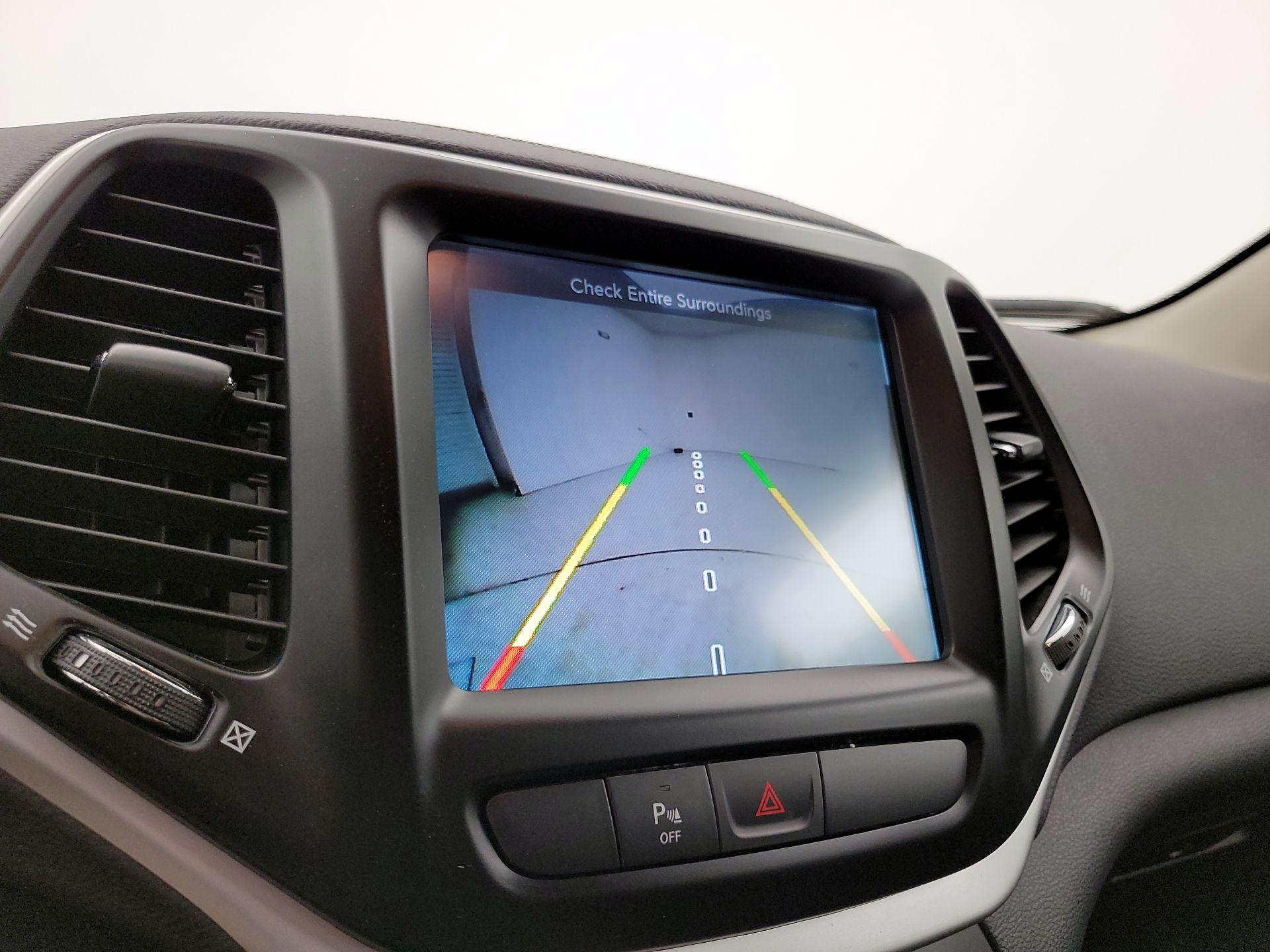 Thumbnail: 2018 Jeep Cherokee - 15