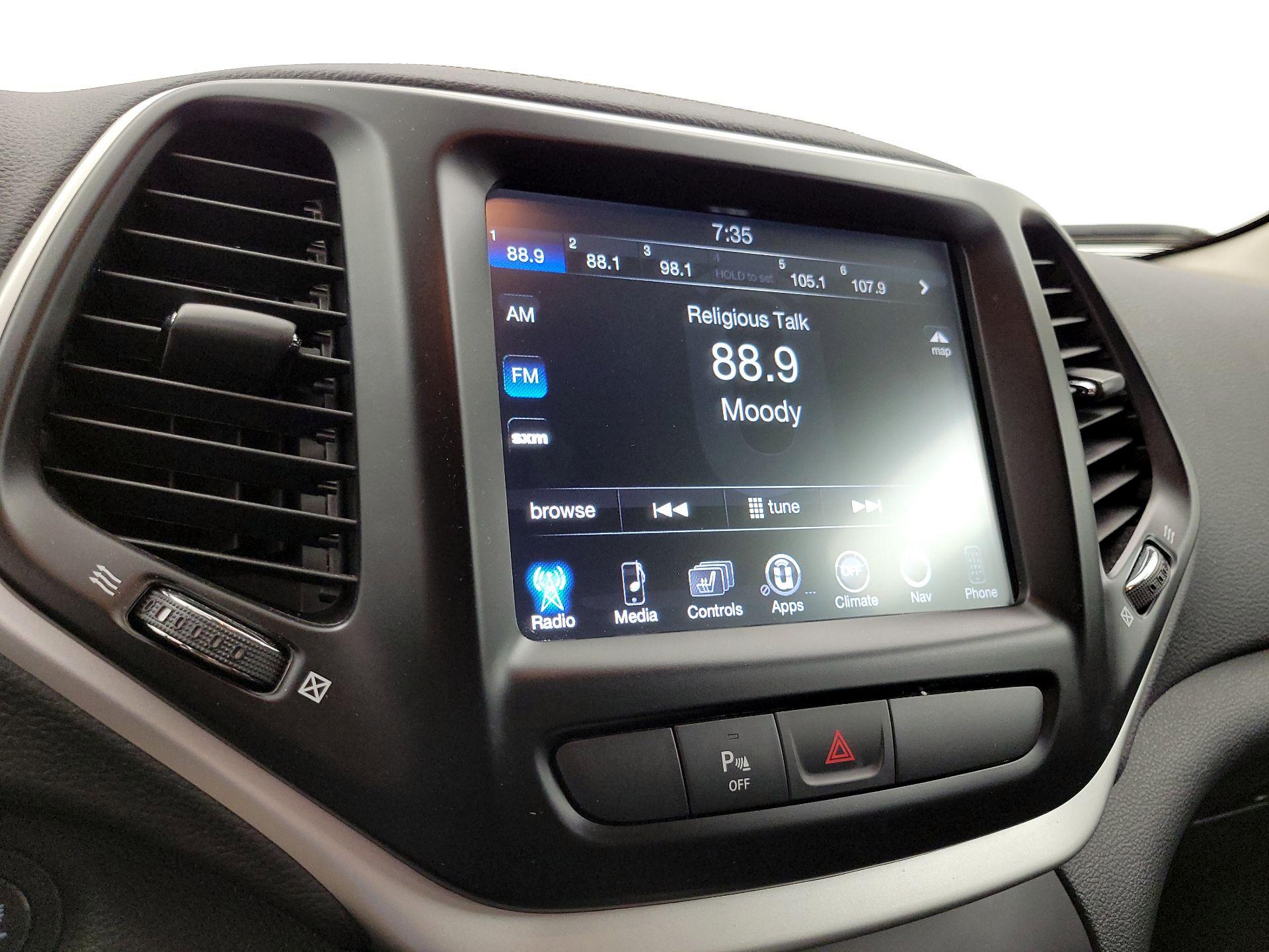 Thumbnail: 2018 Jeep Cherokee - 16