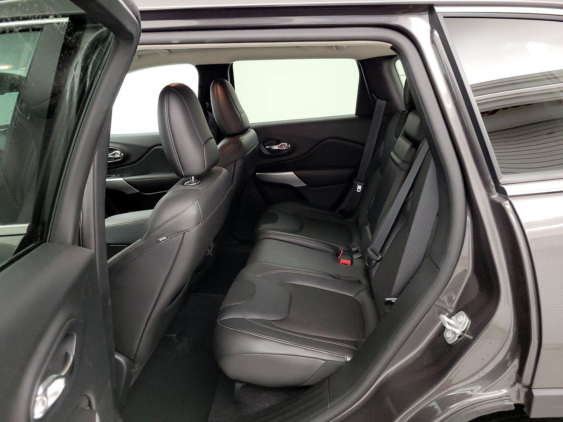 Thumbnail: 2018 Jeep Cherokee - 20