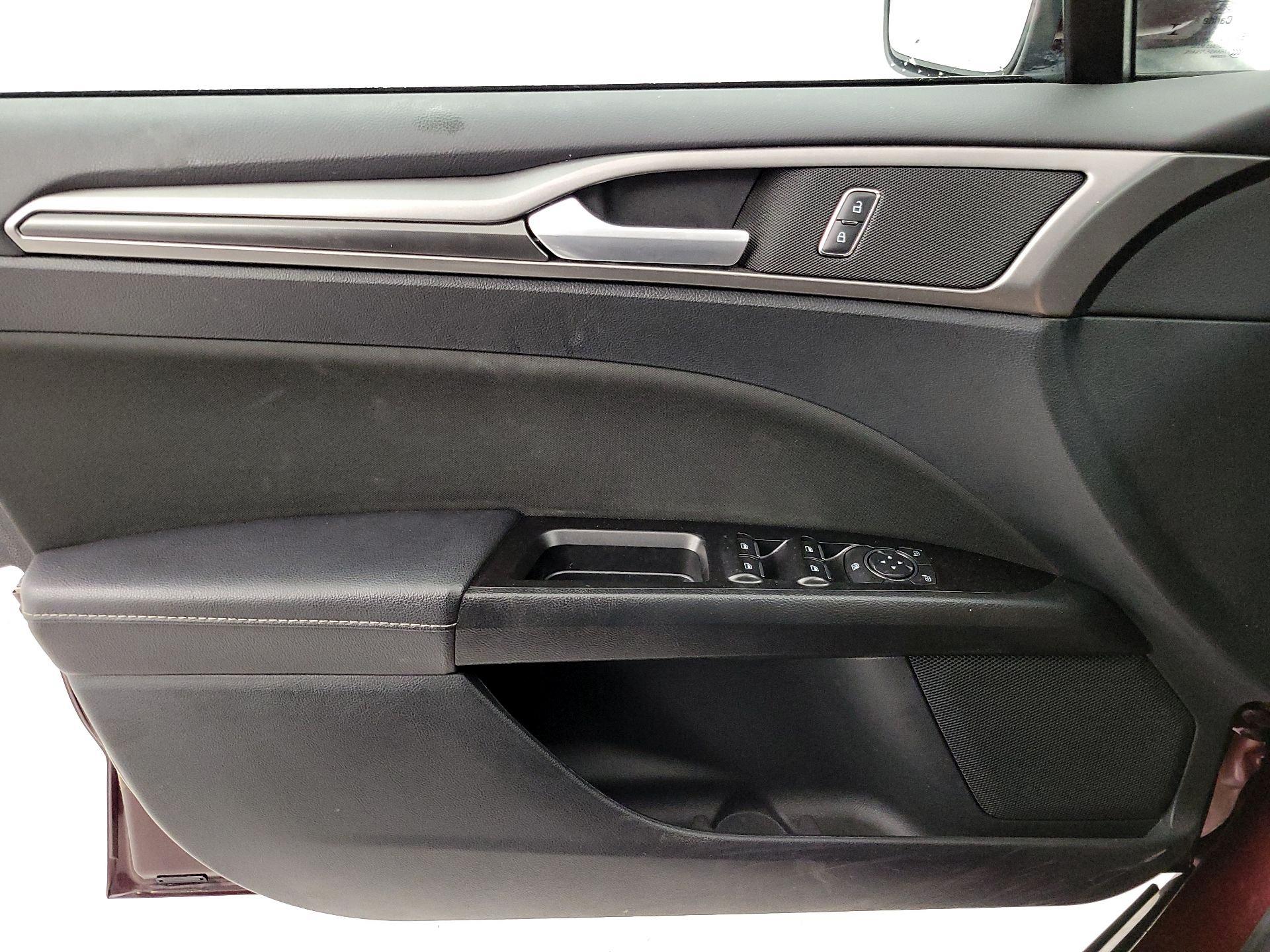 Thumbnail: 2017 Ford Fusion - 12