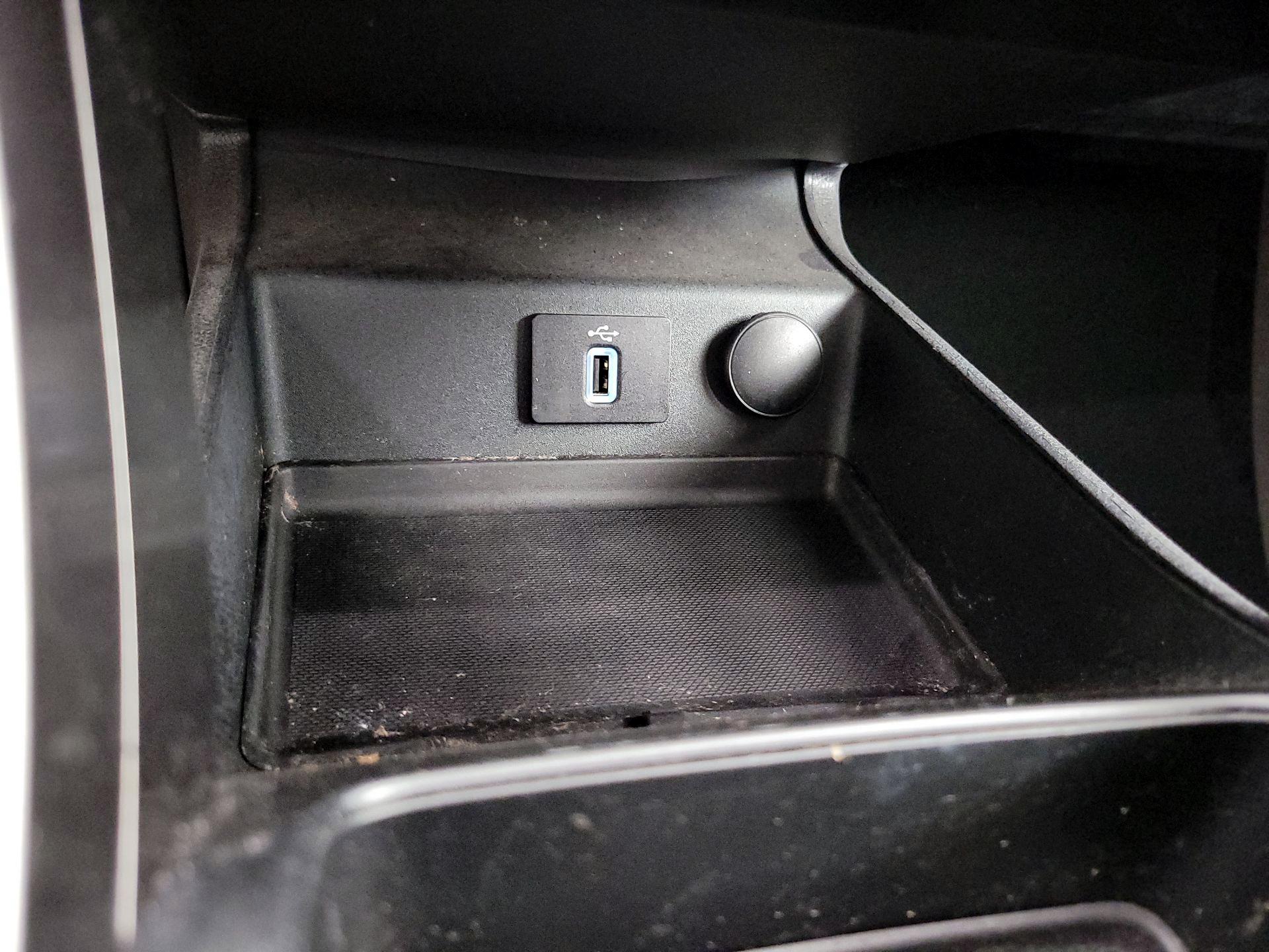 Thumbnail: 2017 Ford Fusion - 18