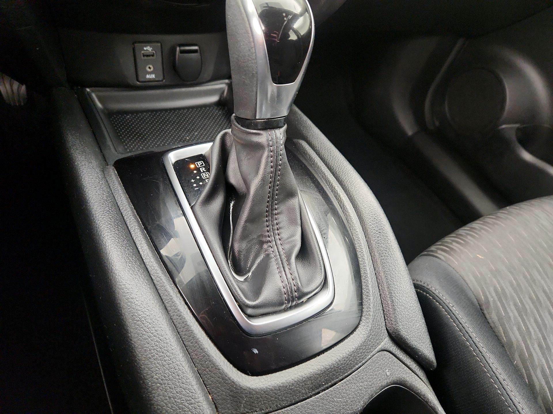 Thumbnail: 2017 Nissan Rogue - 17