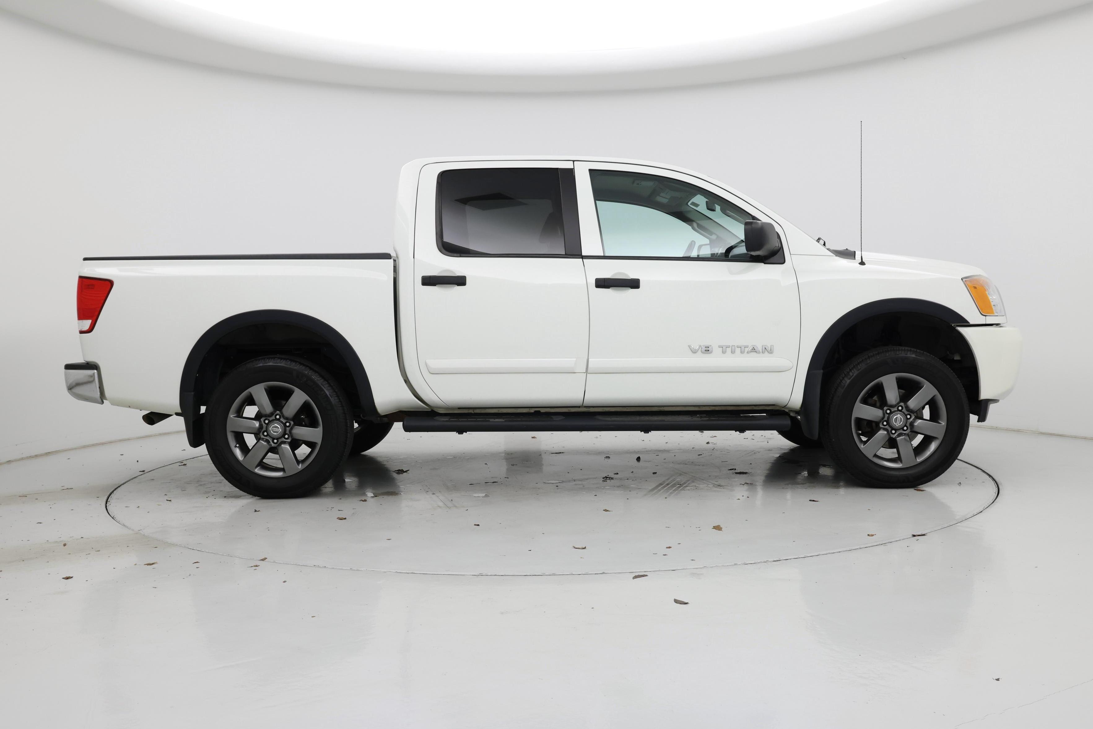 Thumbnail: 2015 Nissan Titan - 7