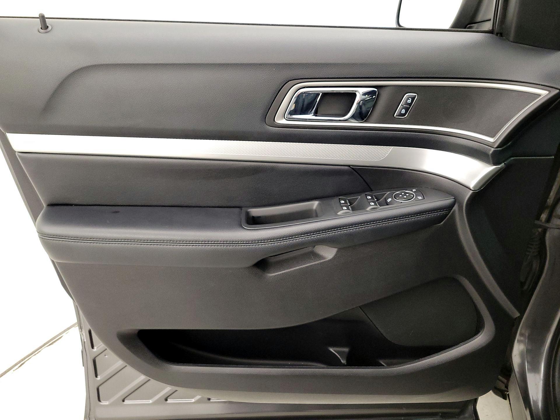 Thumbnail: 2016 Ford Explorer - 12