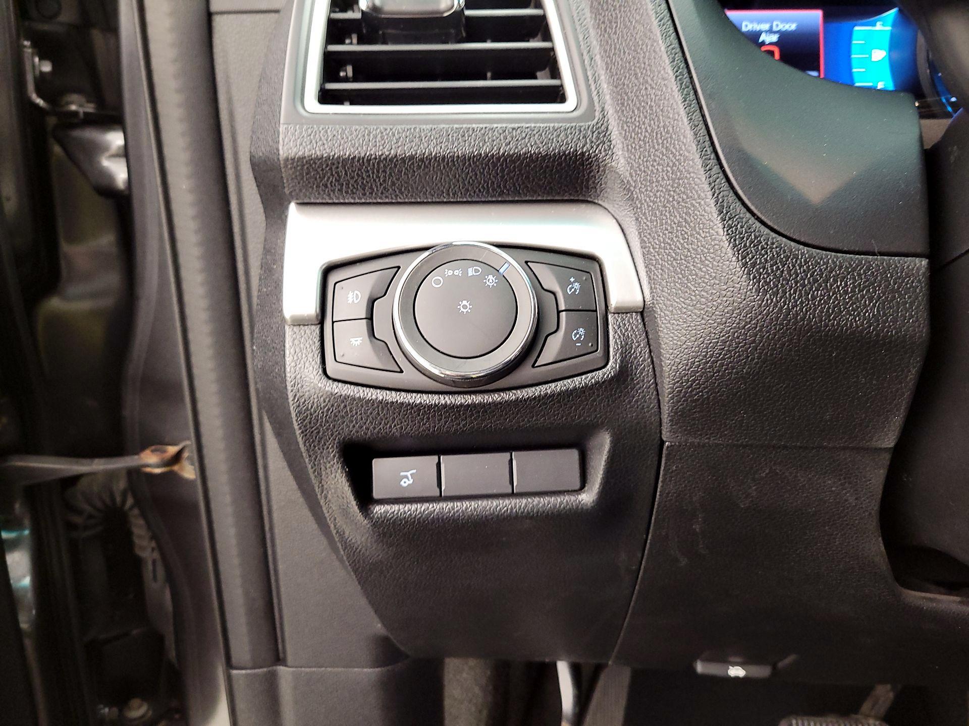 Thumbnail: 2016 Ford Explorer - 13