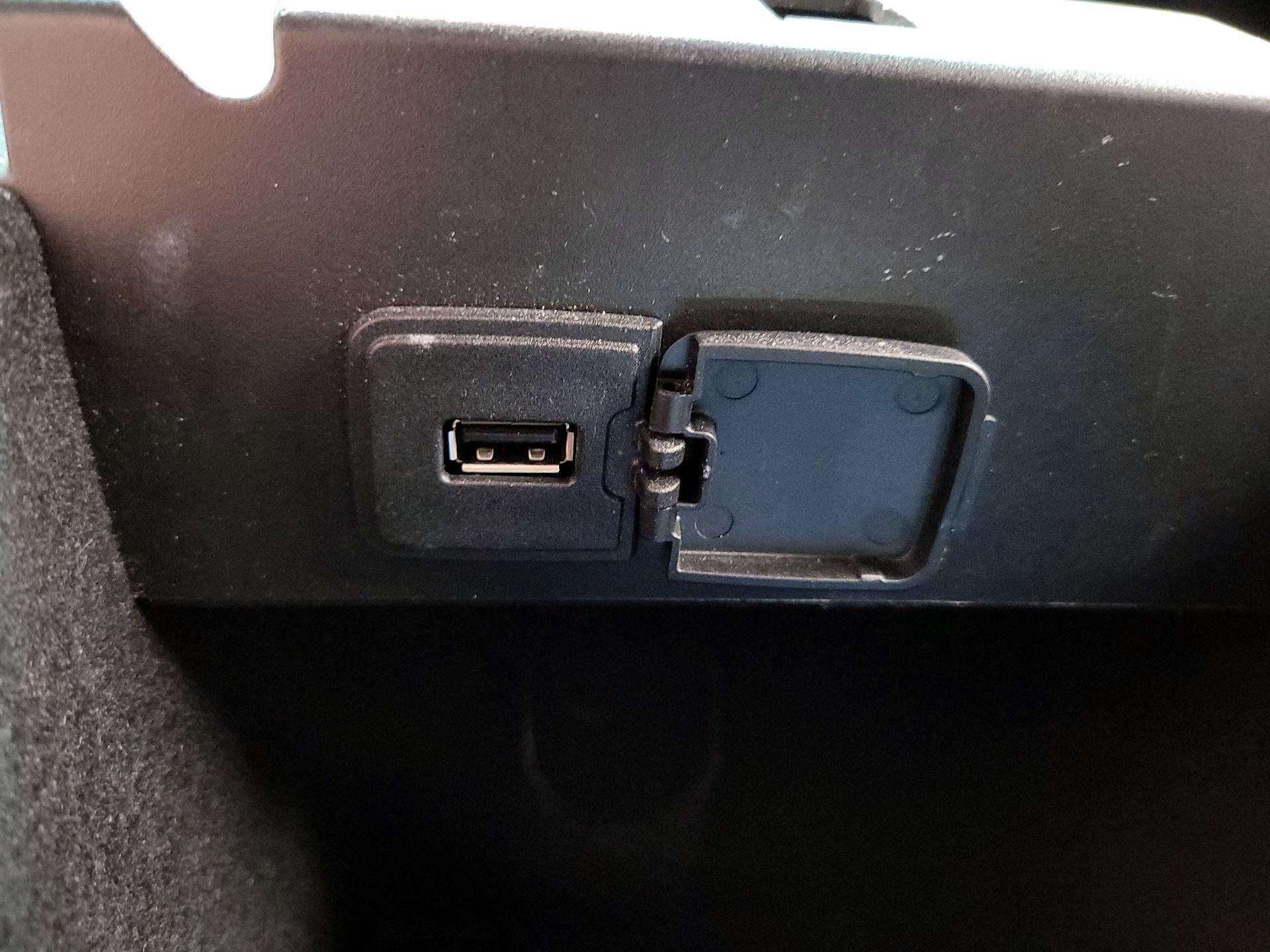 Thumbnail: 2016 Ford Explorer - 19