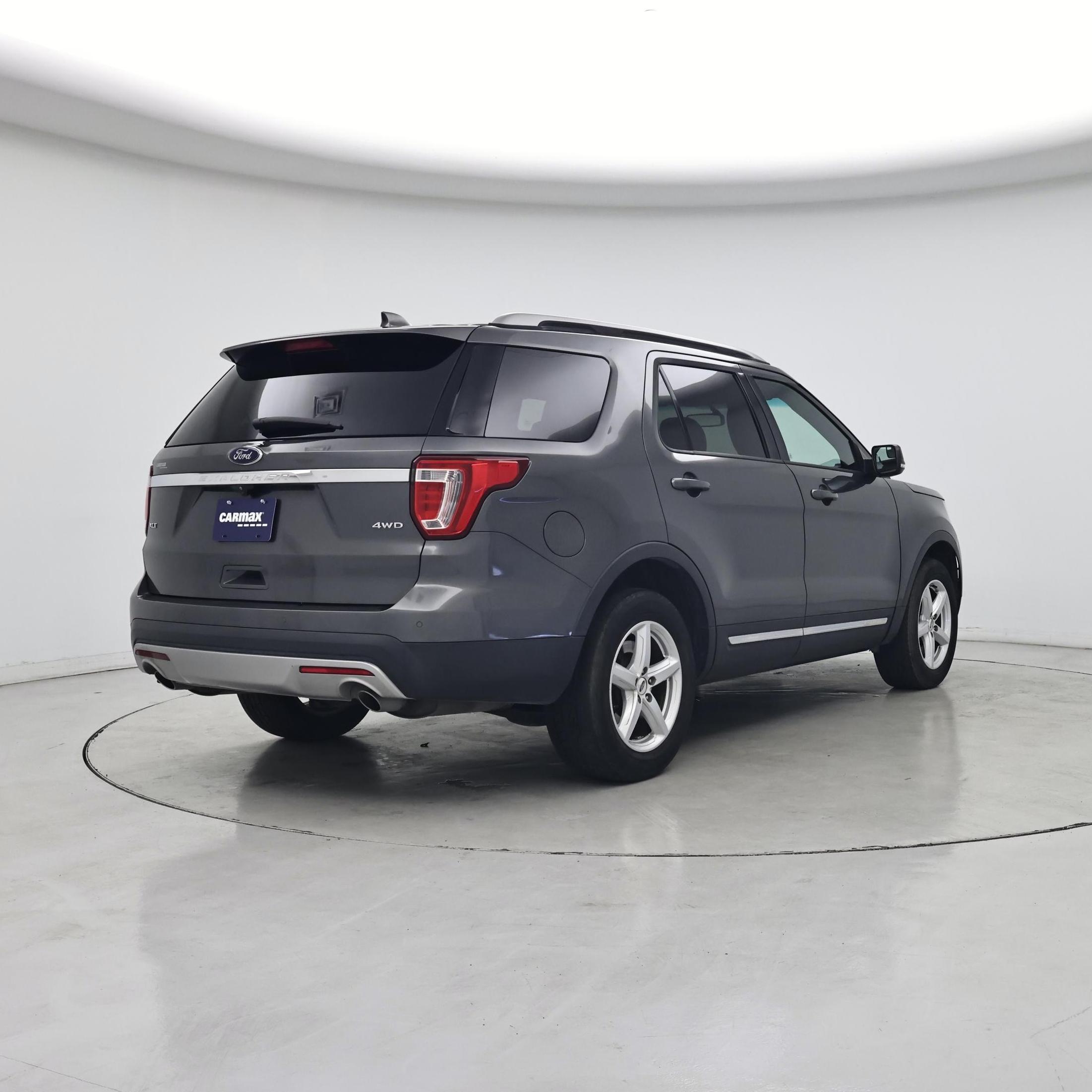 Thumbnail: 2016 Ford Explorer - 8