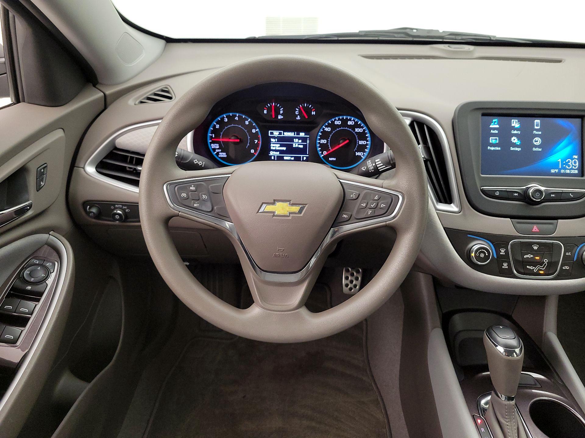 Thumbnail: 2017 Chevrolet Malibu - 10