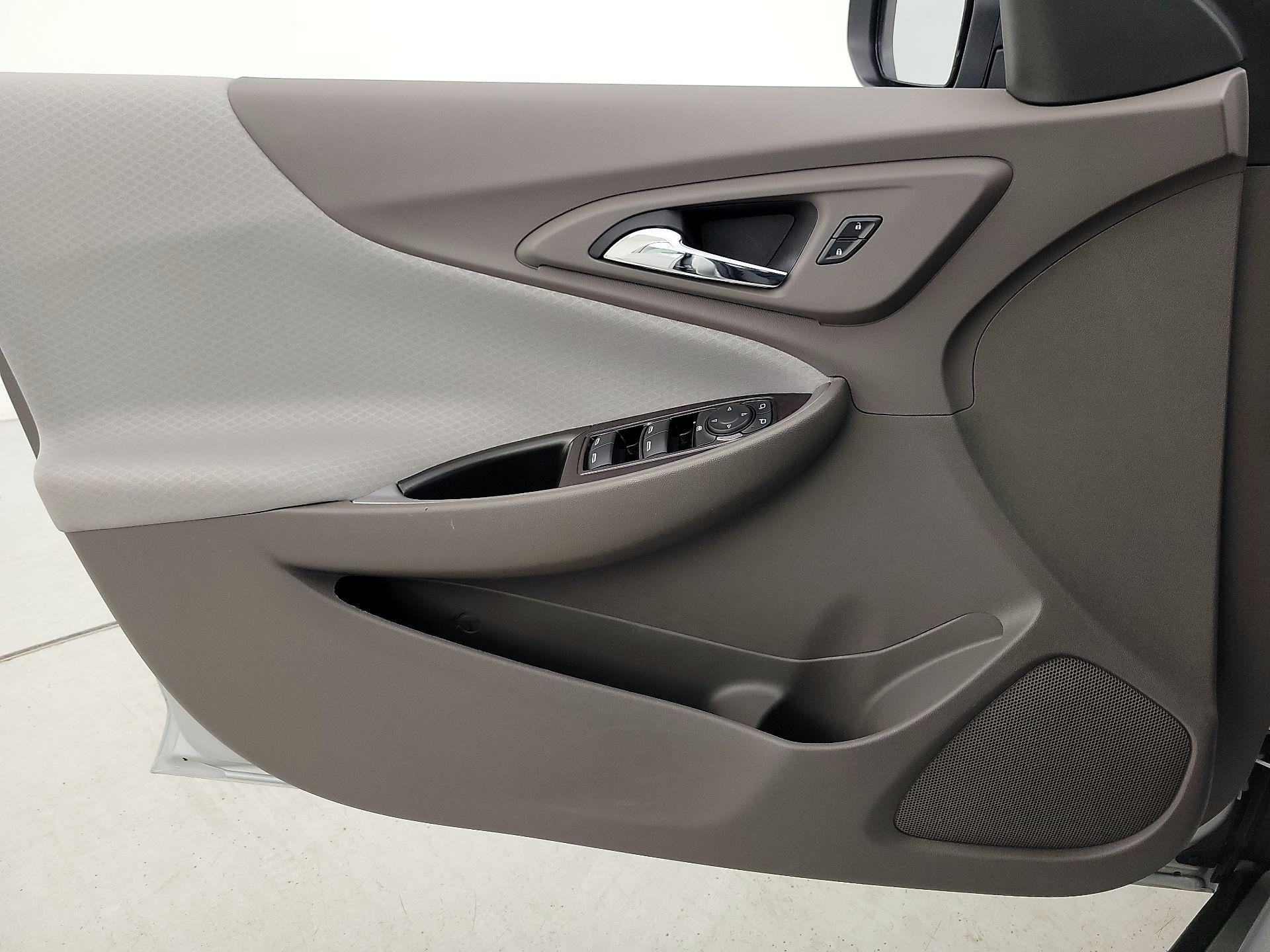 Thumbnail: 2017 Chevrolet Malibu - 12