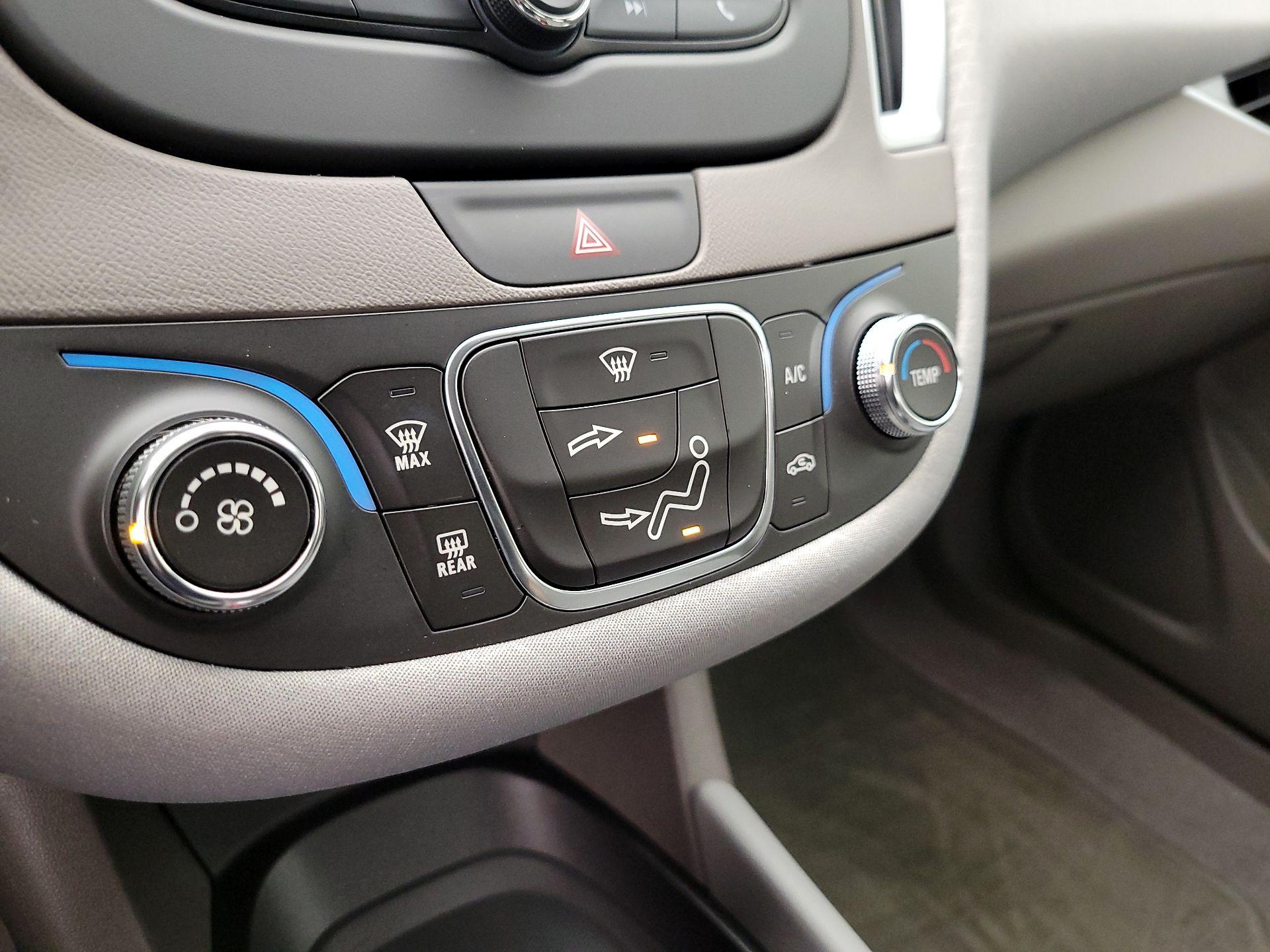 Thumbnail: 2017 Chevrolet Malibu - 16