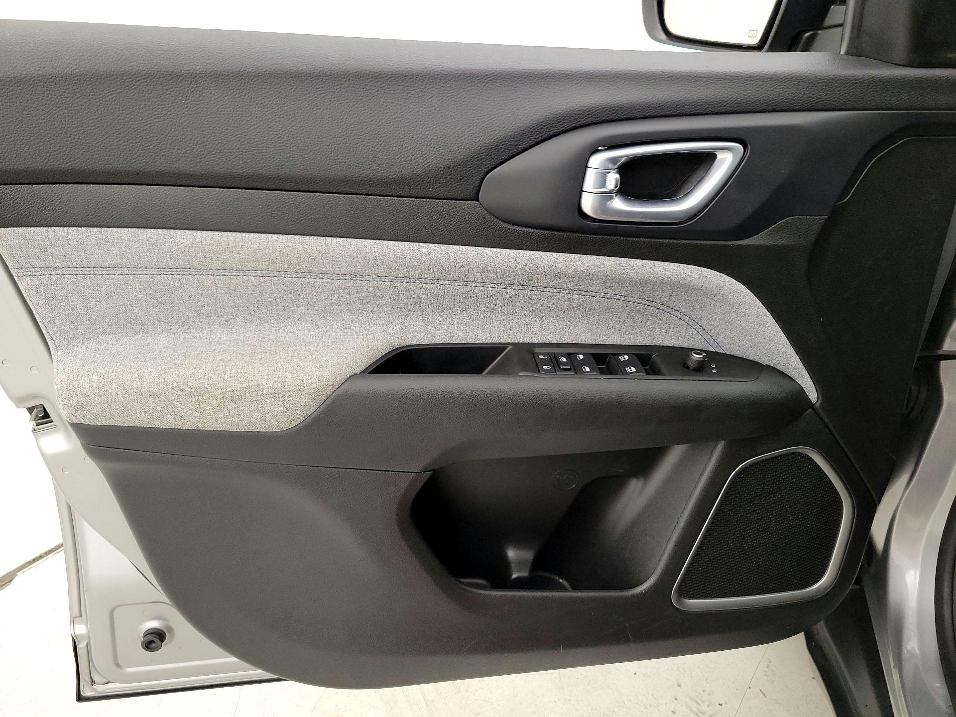 Thumbnail: 2022 Jeep Compass - 12