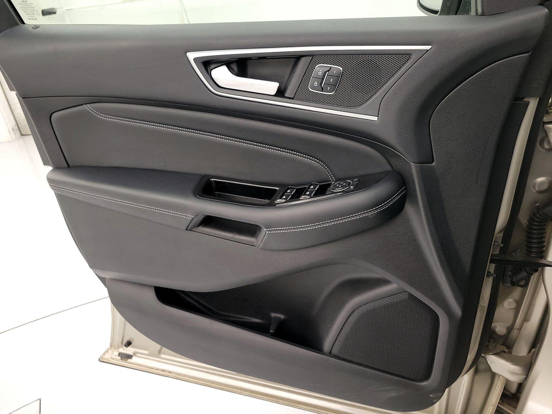 Thumbnail: 2017 Ford Edge - 10