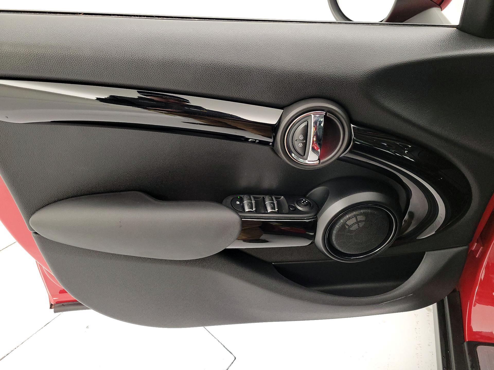 Thumbnail: 2017 MINI Cooper Hardtop - 12