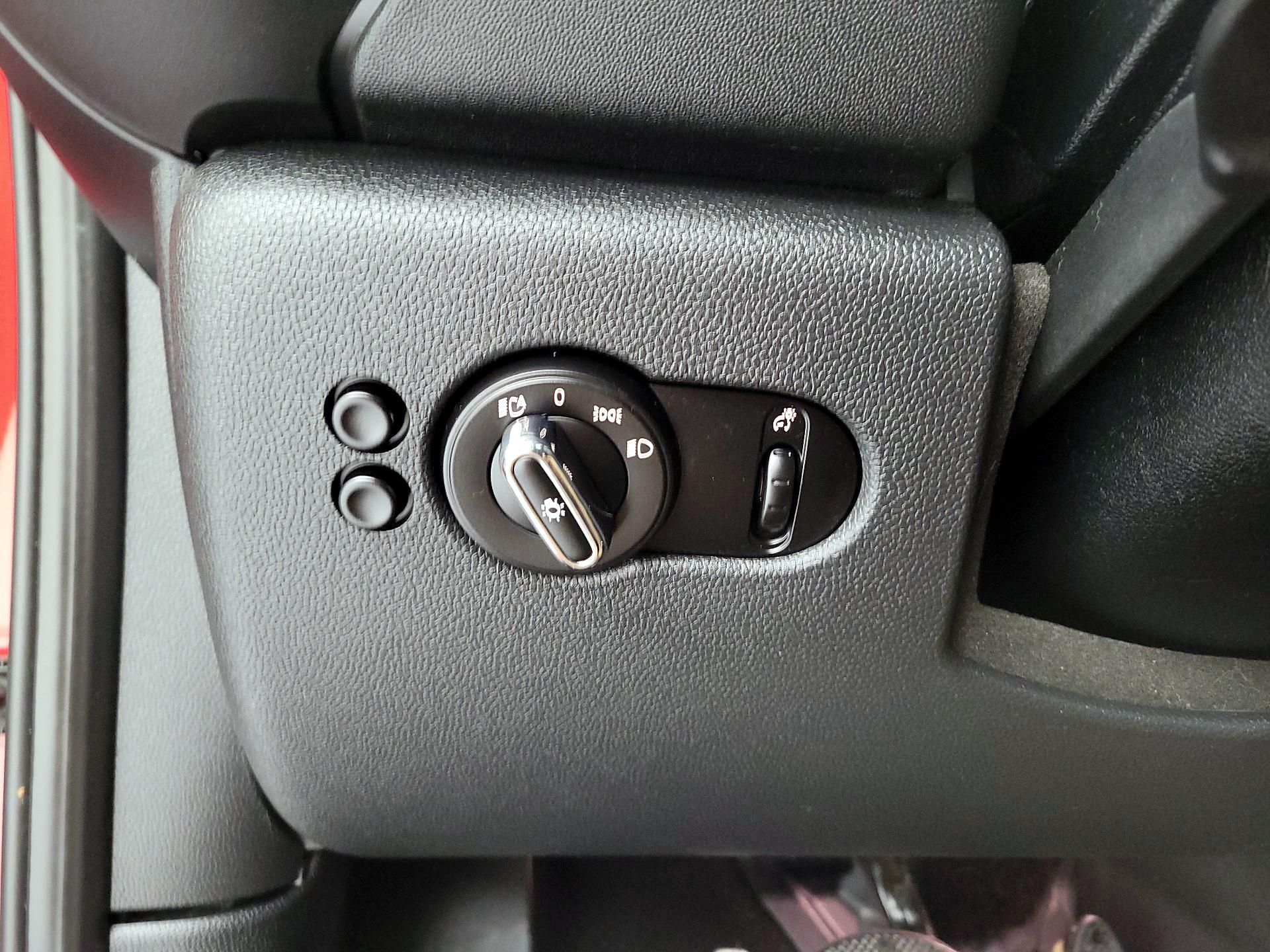 Thumbnail: 2017 MINI Cooper Hardtop - 13