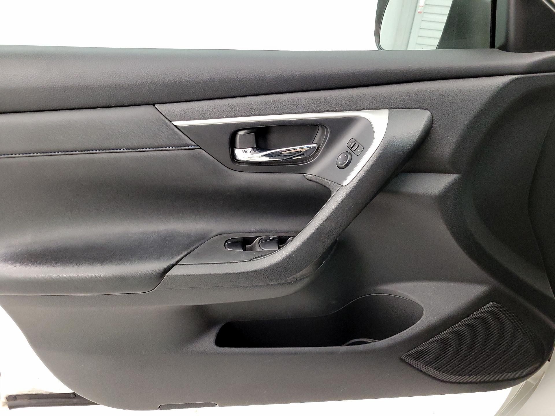 Thumbnail: 2018 Nissan Altima - 12