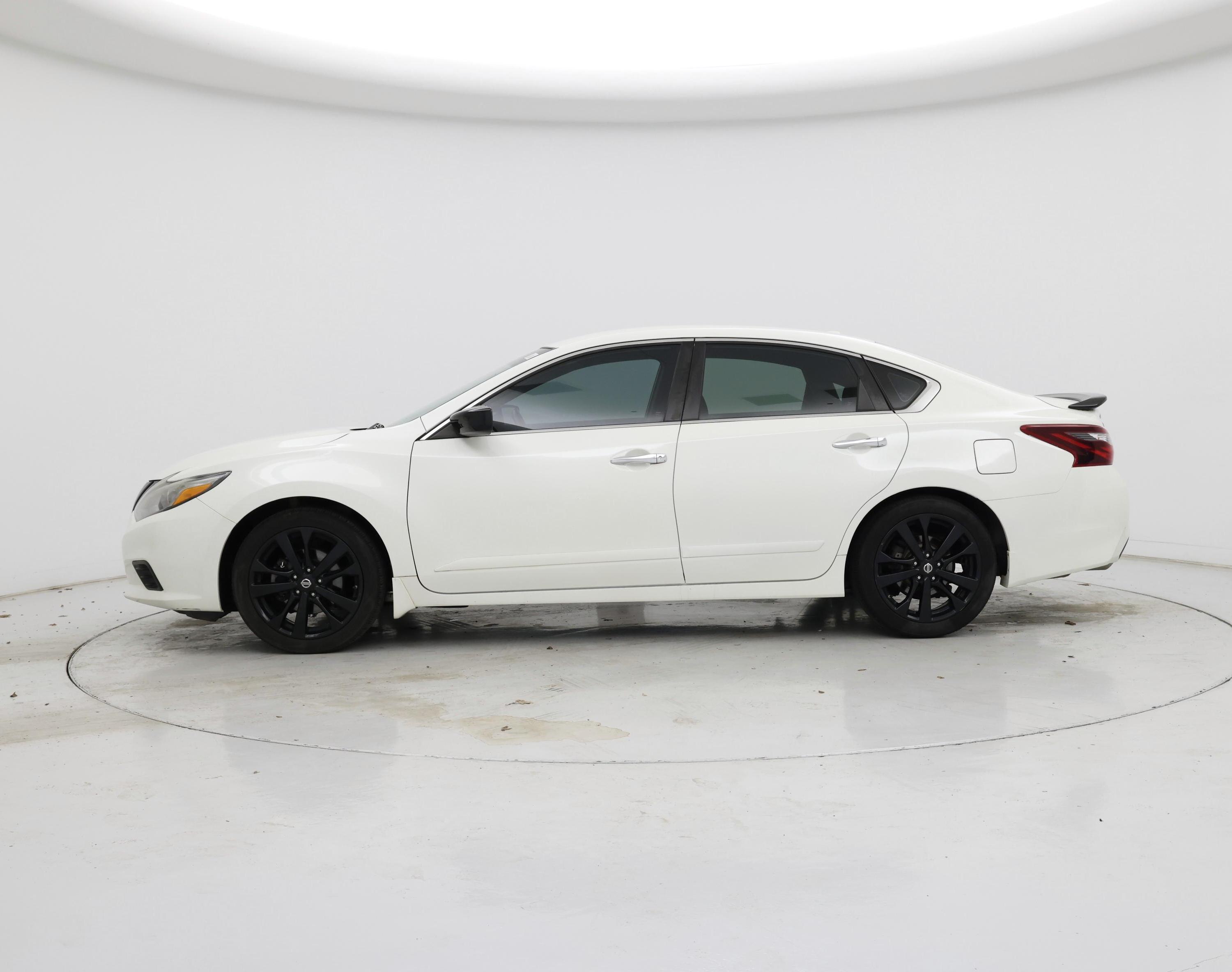 Thumbnail: 2018 Nissan Altima - 3