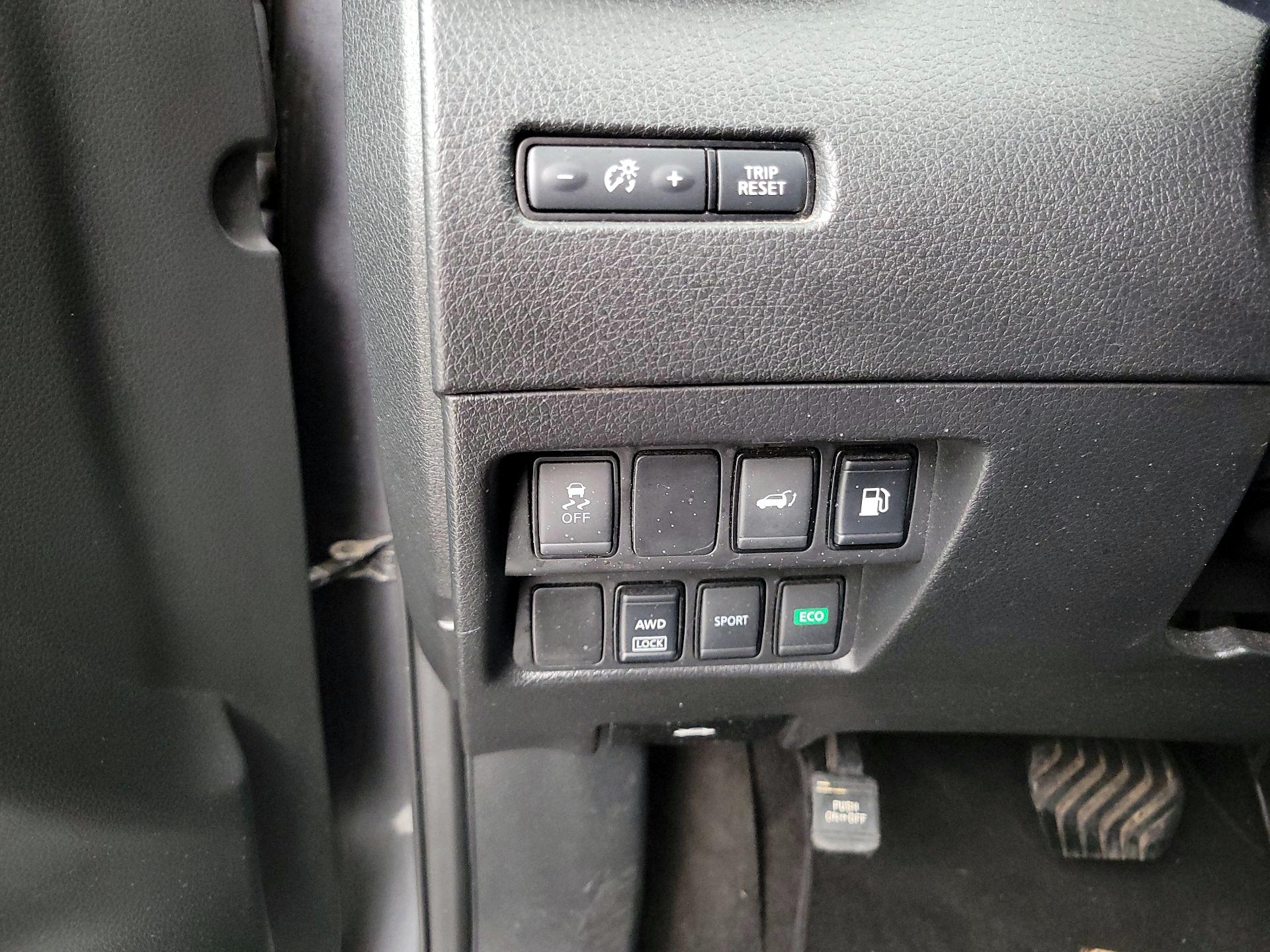 Thumbnail: 2018 Nissan Rogue - 13