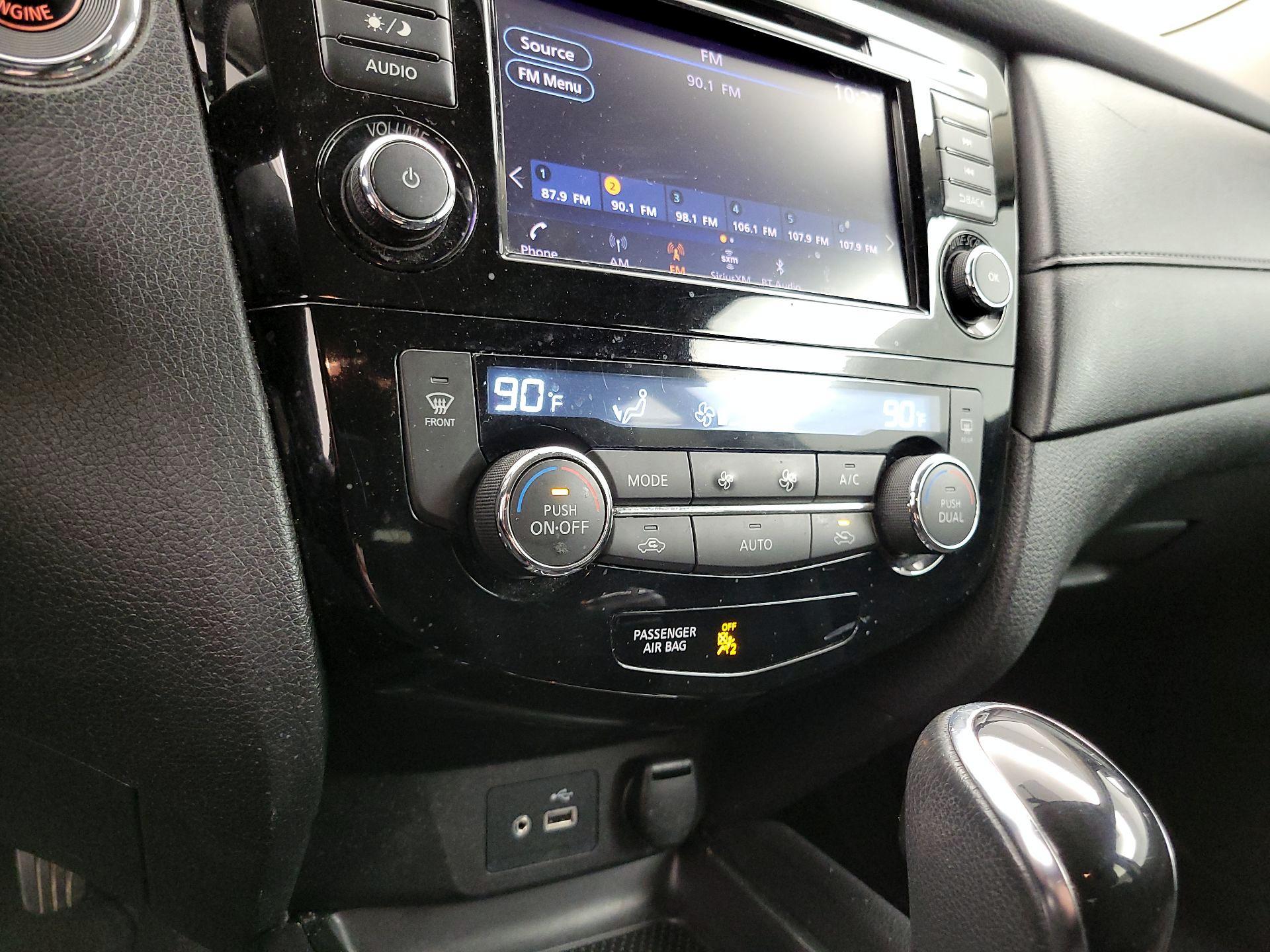 Thumbnail: 2018 Nissan Rogue - 16