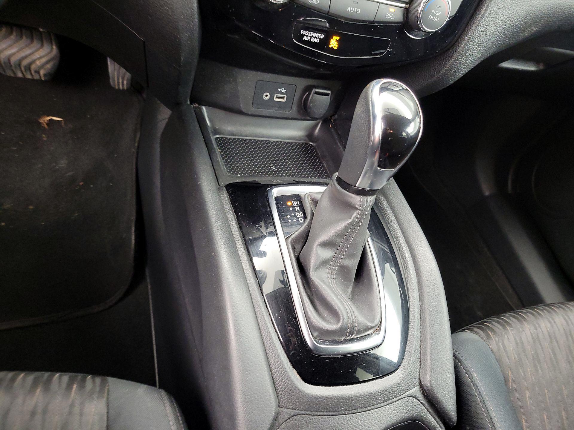 Thumbnail: 2018 Nissan Rogue - 17