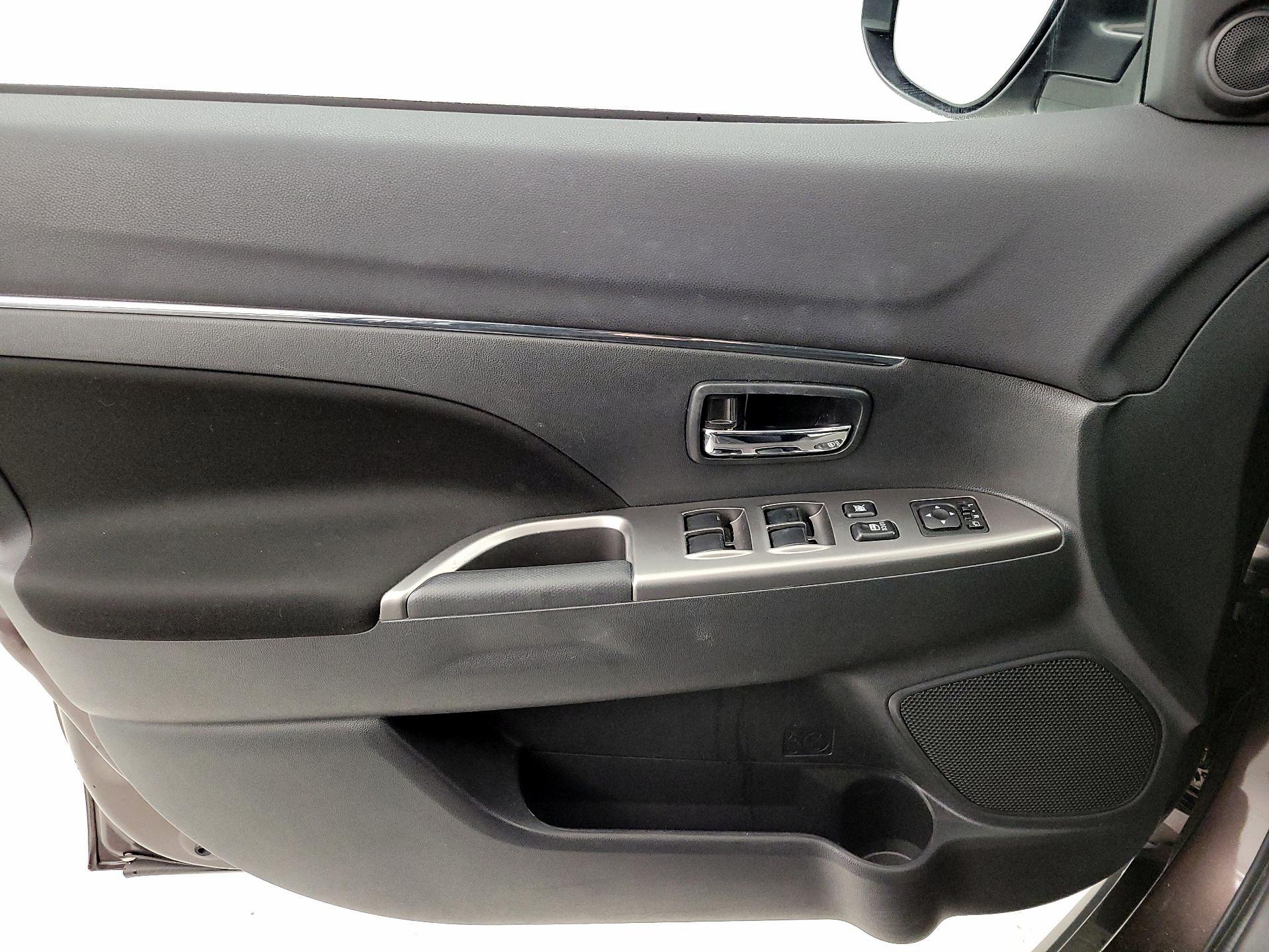 Thumbnail: 2020 Mitsubishi Outlander Sport - 12