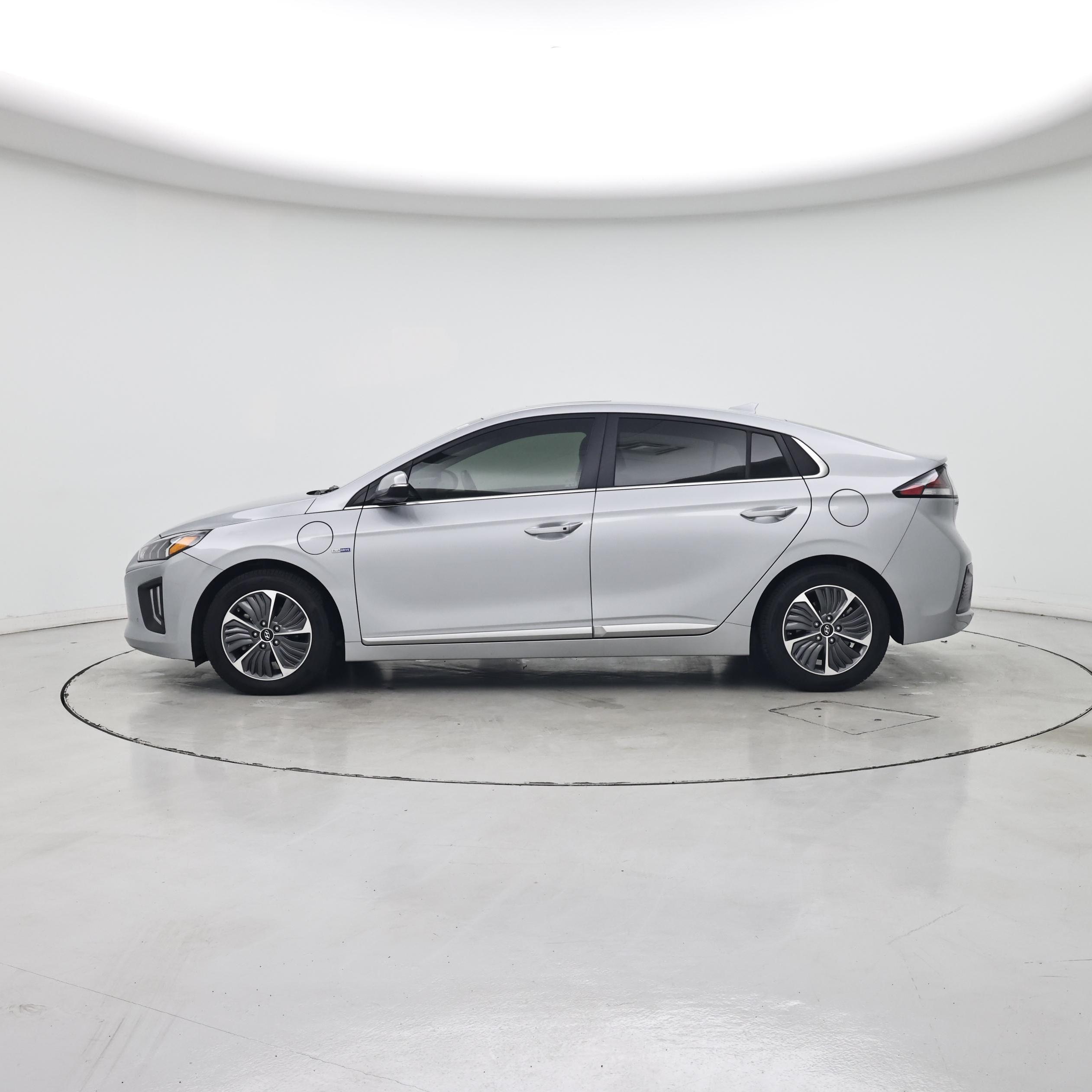 Thumbnail: 2020 Hyundai Ioniq - 3