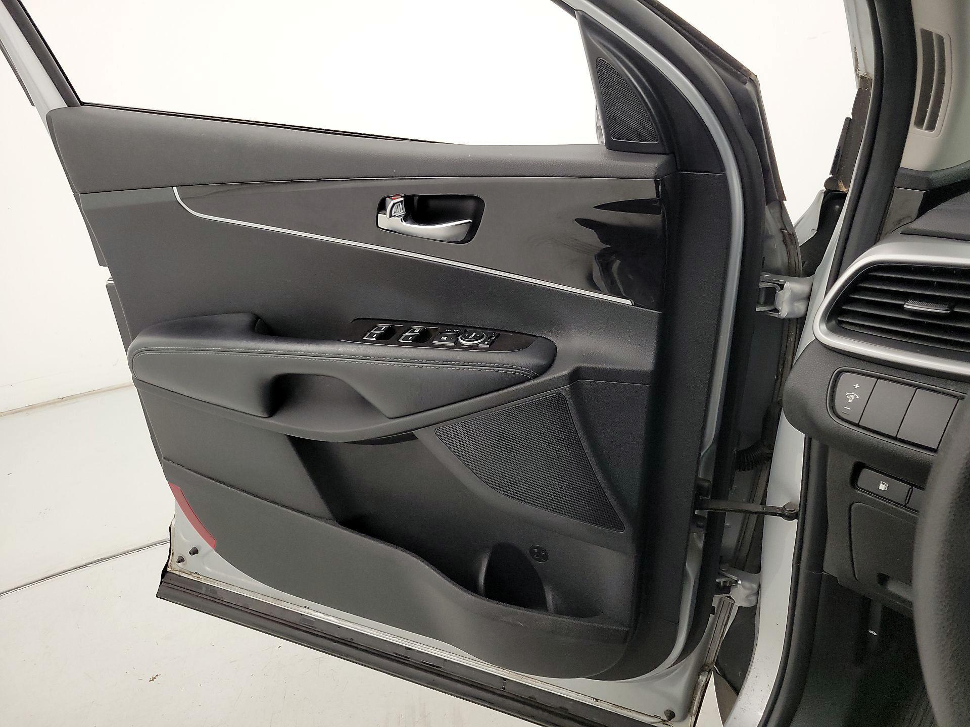 Thumbnail: 2017 Kia Sorento - 12