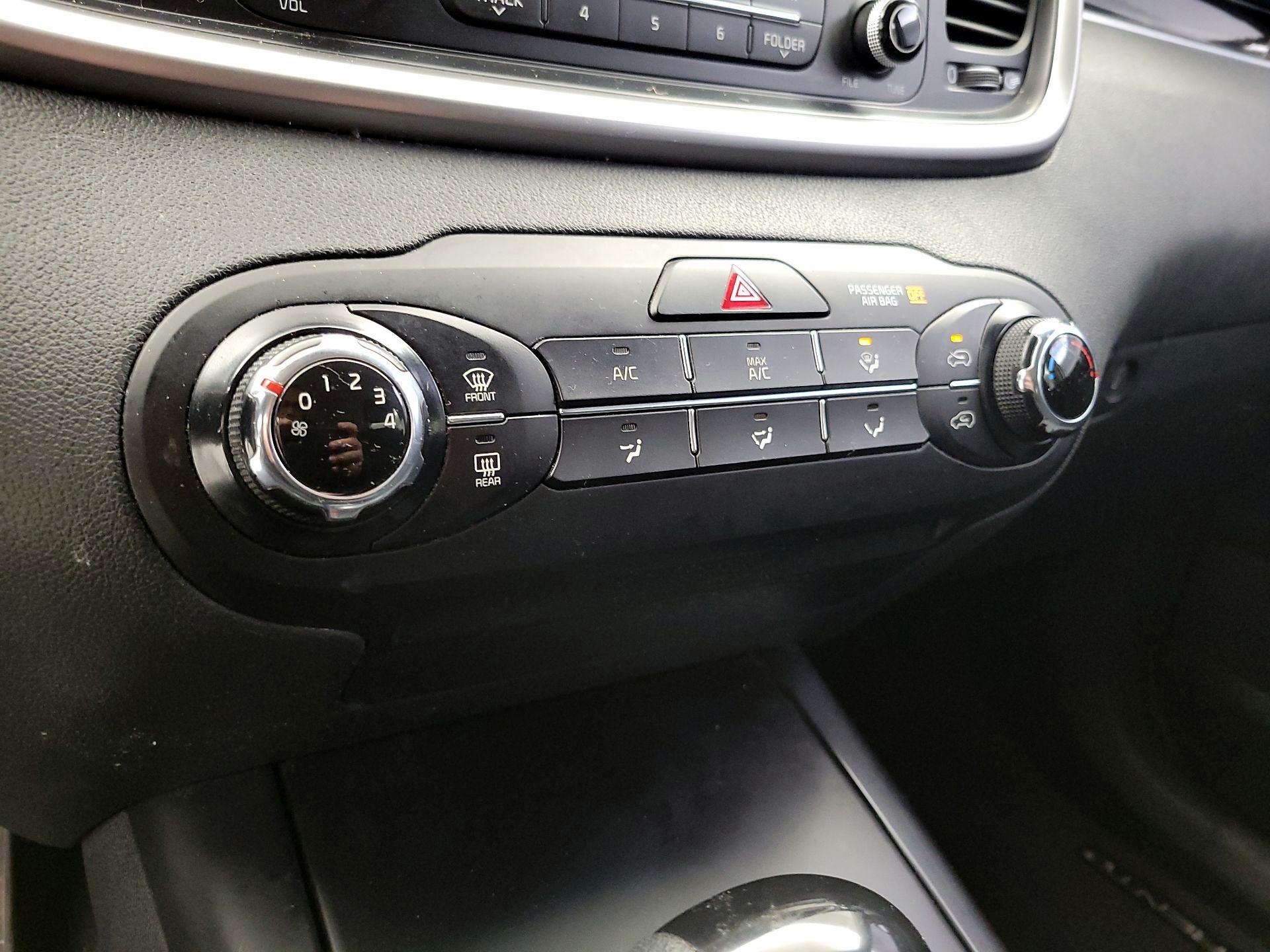 Thumbnail: 2017 Kia Sorento - 15