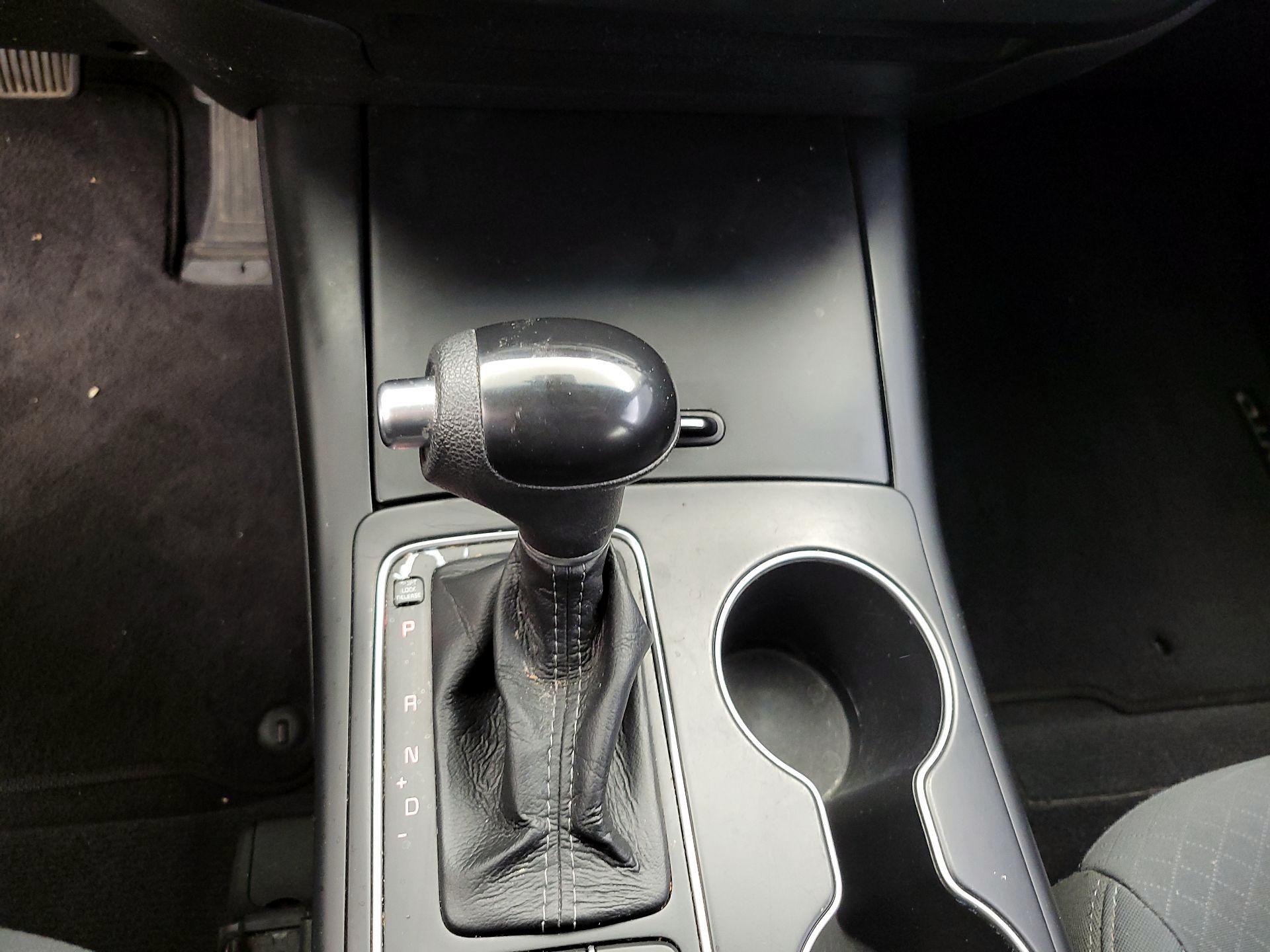 Thumbnail: 2017 Kia Sorento - 16