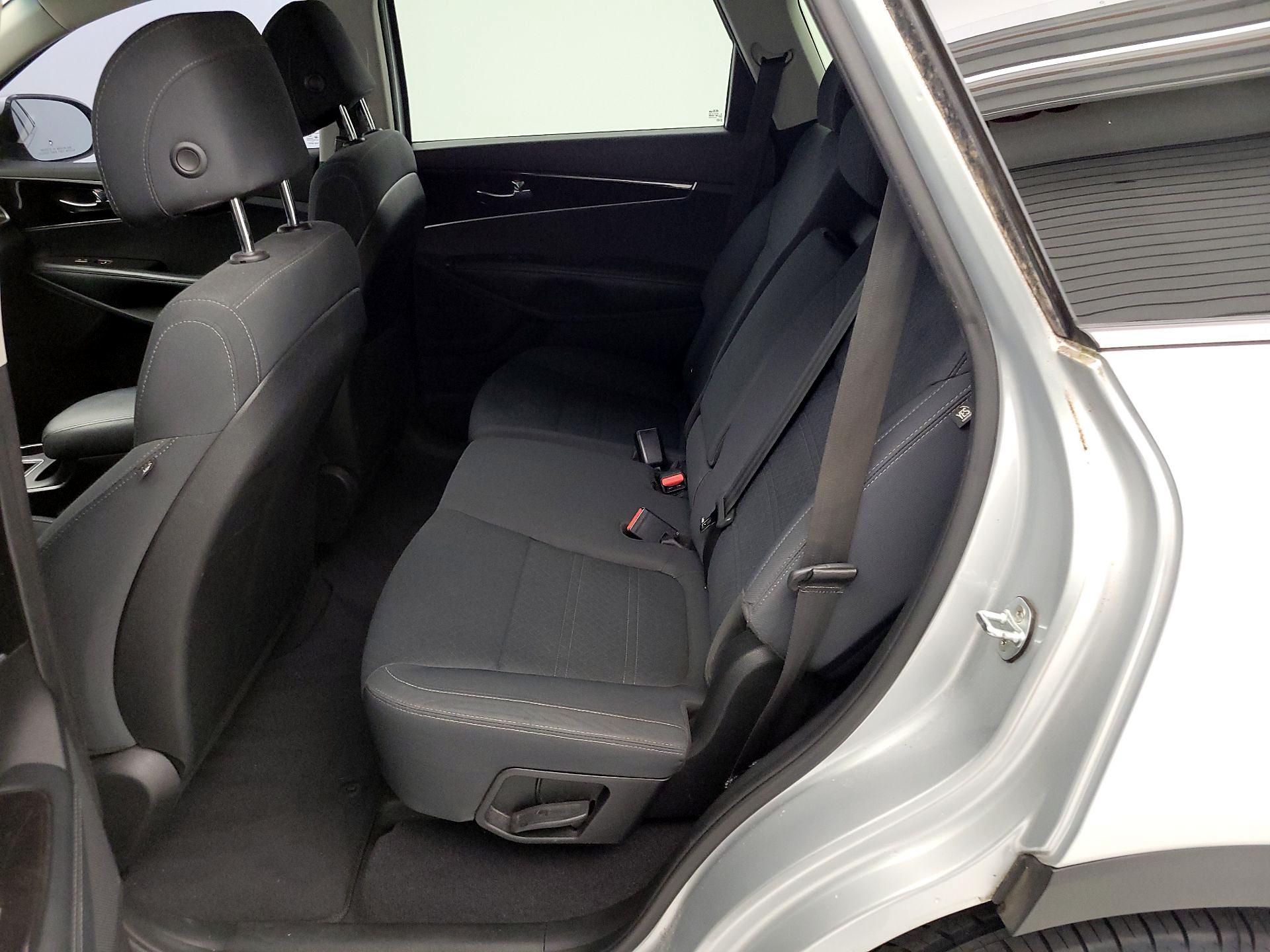 Thumbnail: 2017 Kia Sorento - 17