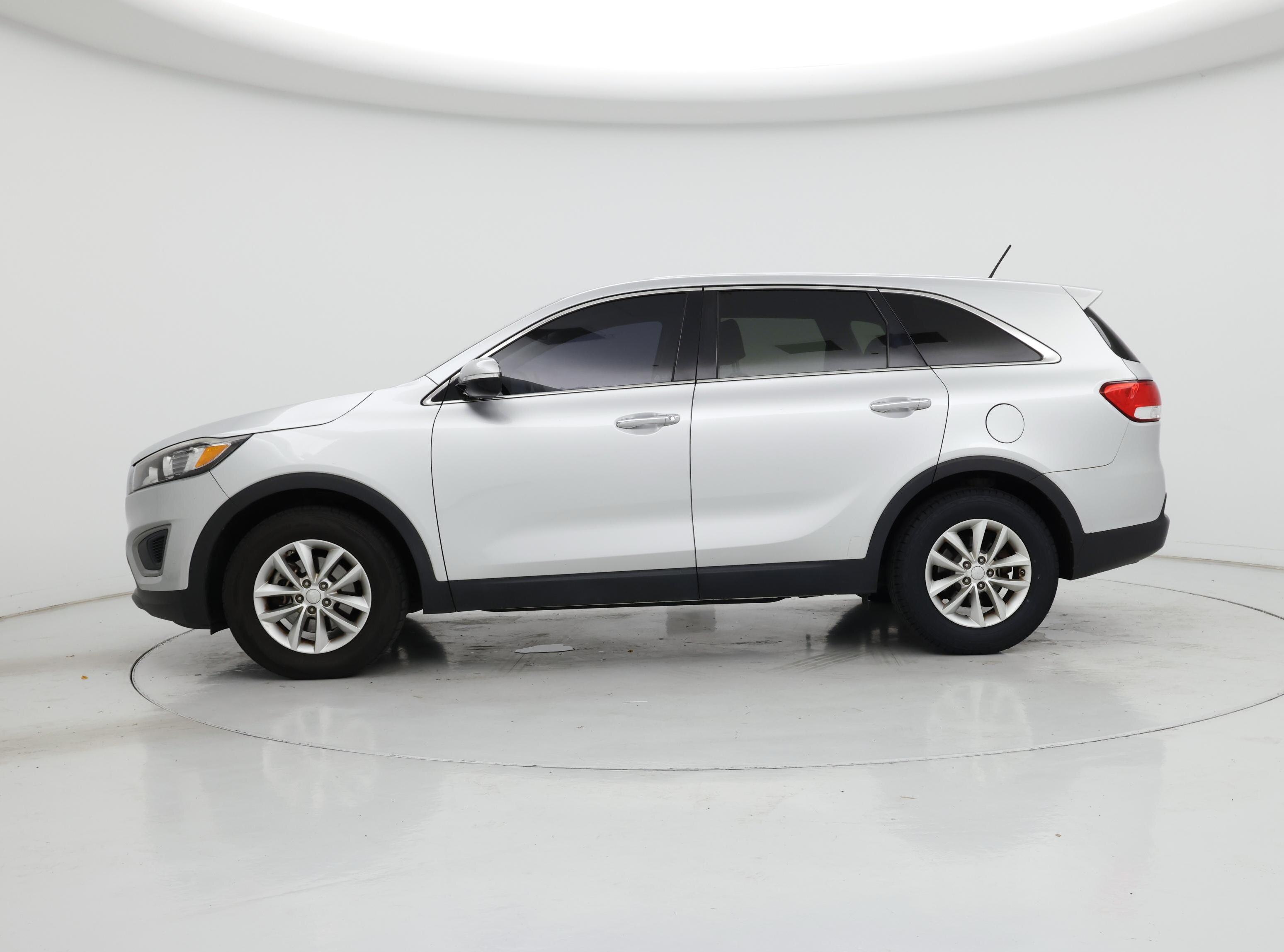 Thumbnail: 2017 Kia Sorento - 3