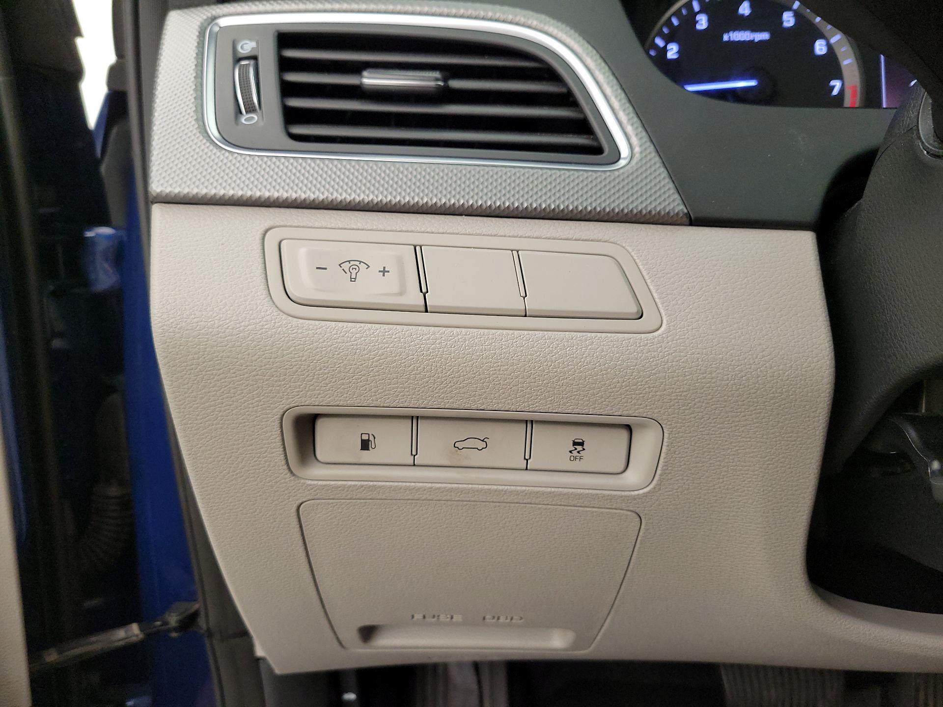 Thumbnail: 2015 Hyundai Sonata - 13