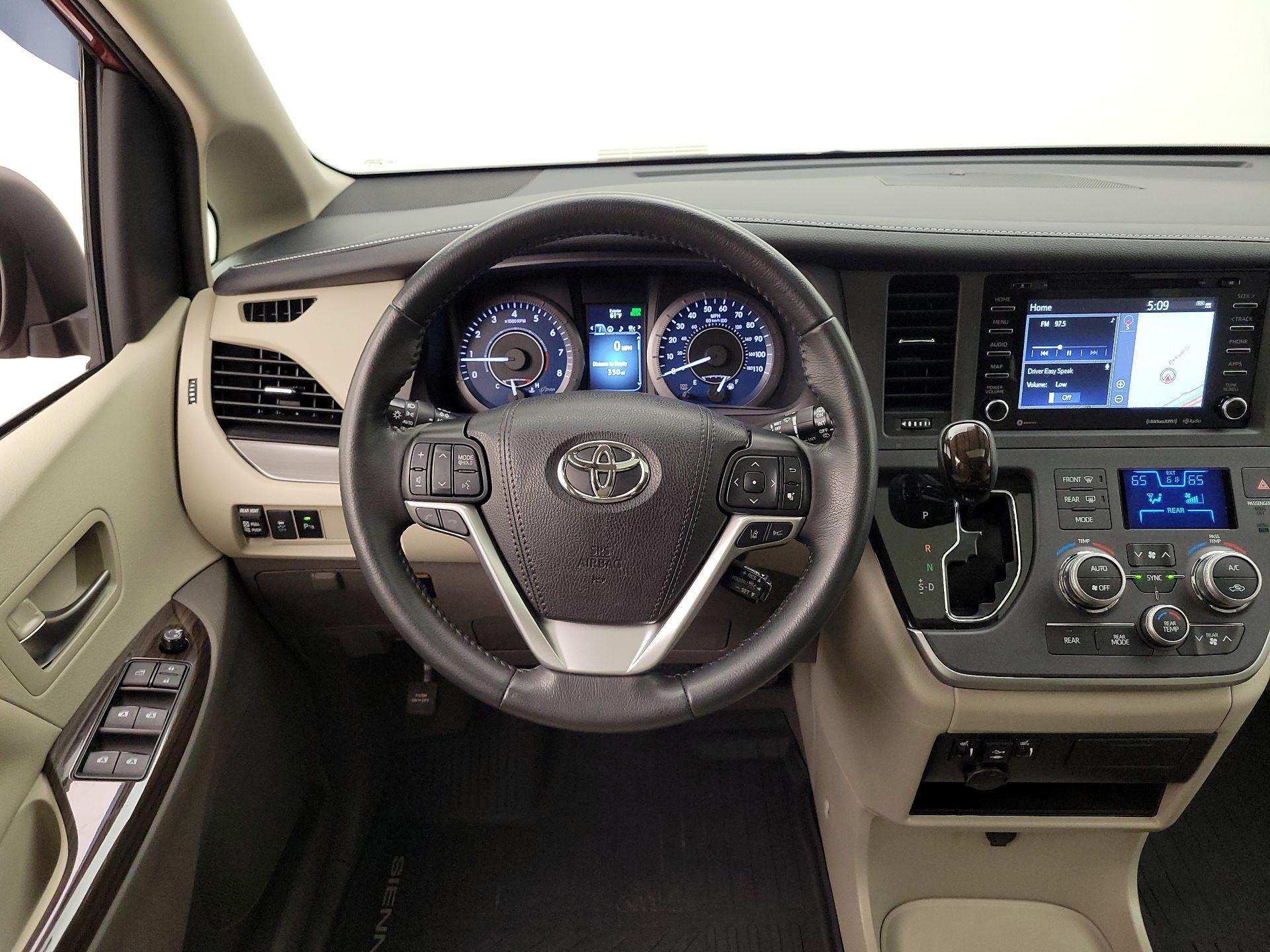 Thumbnail: 2020 Toyota Sienna - 10