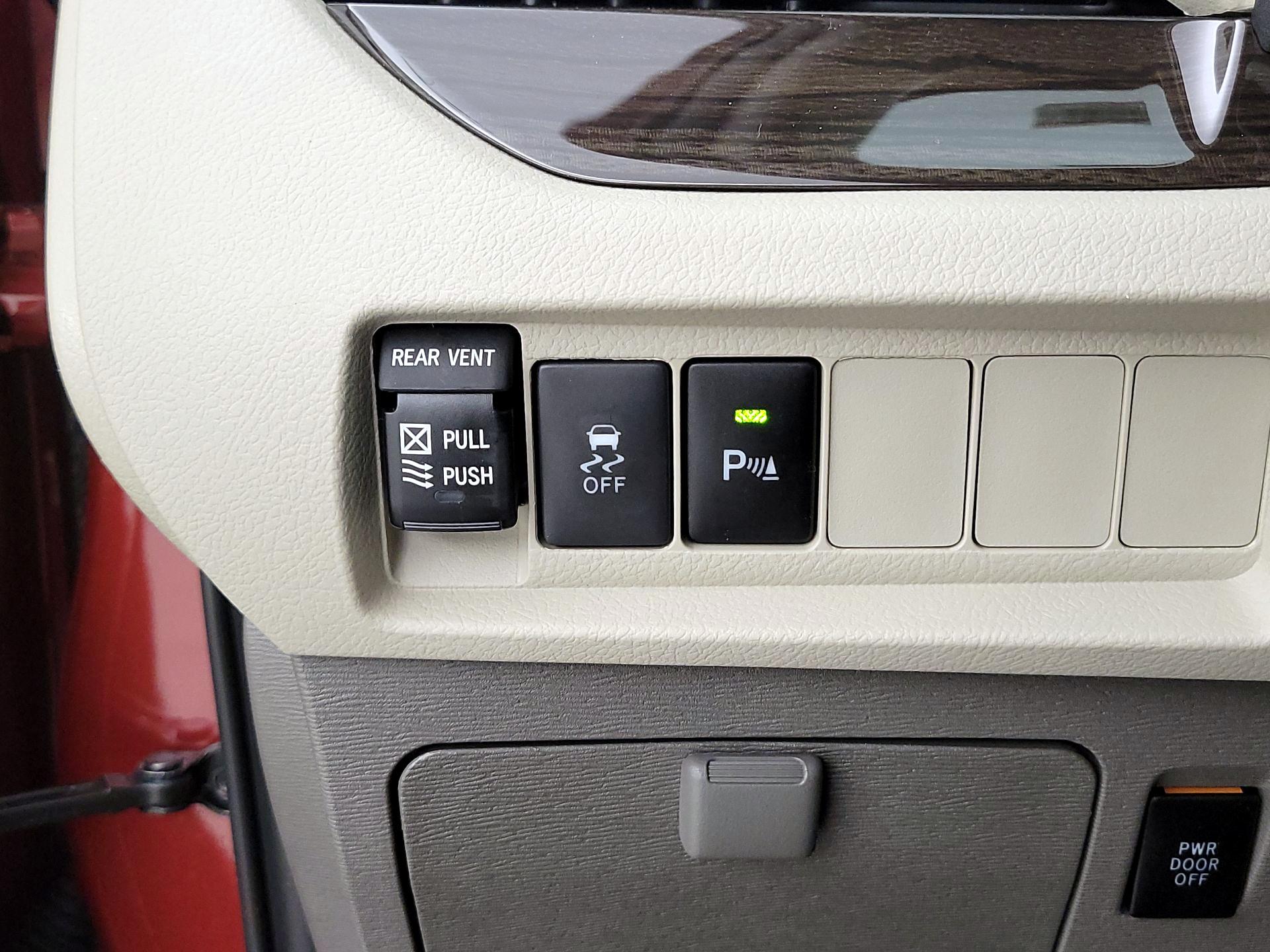 Thumbnail: 2020 Toyota Sienna - 13