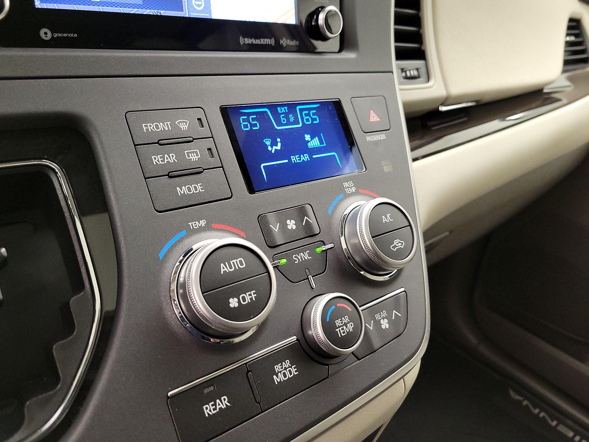 Thumbnail: 2020 Toyota Sienna - 17