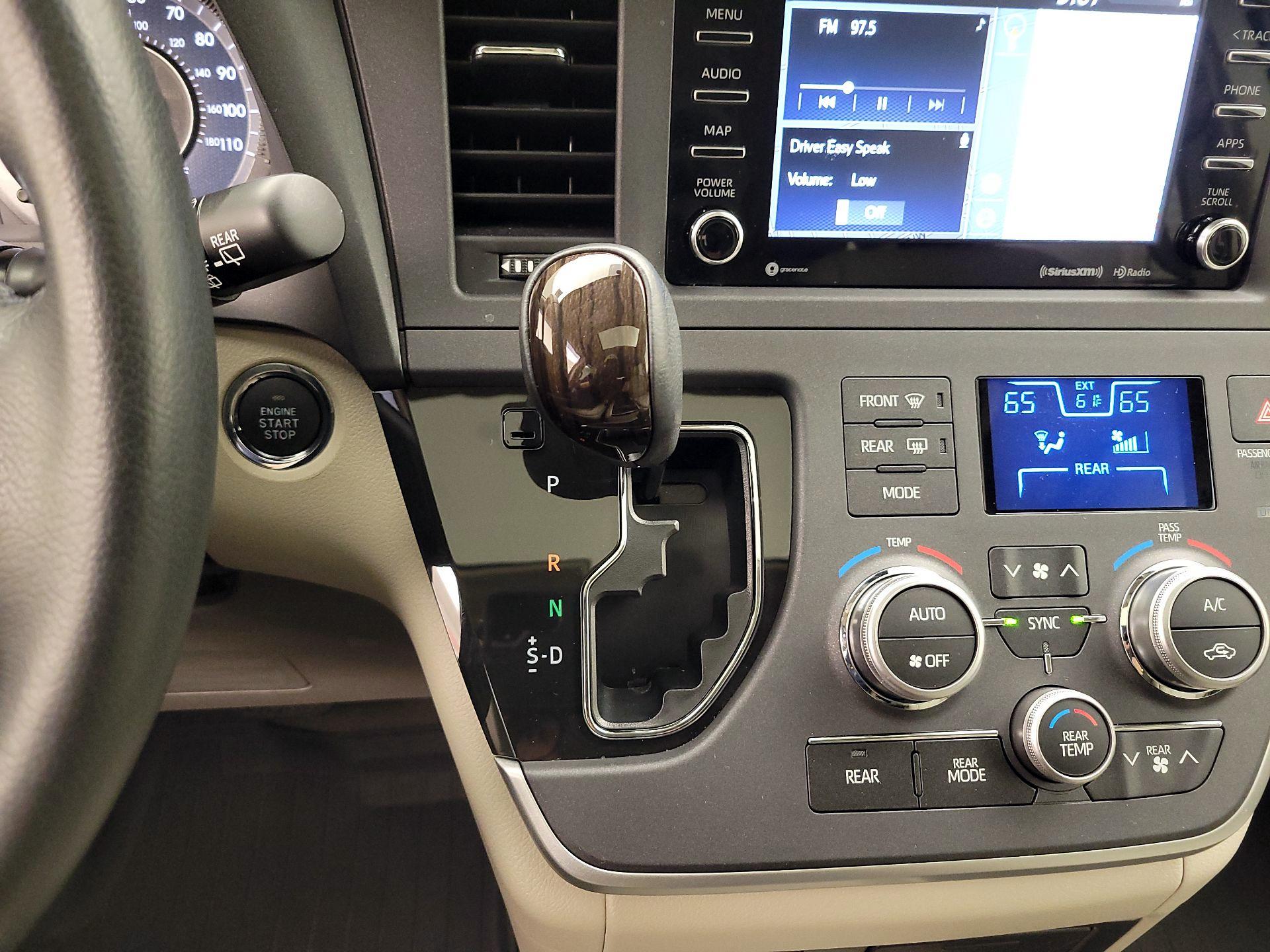 Thumbnail: 2020 Toyota Sienna - 18