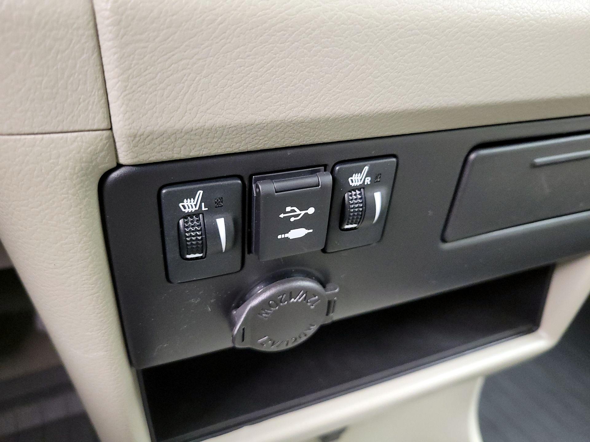 Thumbnail: 2020 Toyota Sienna - 19