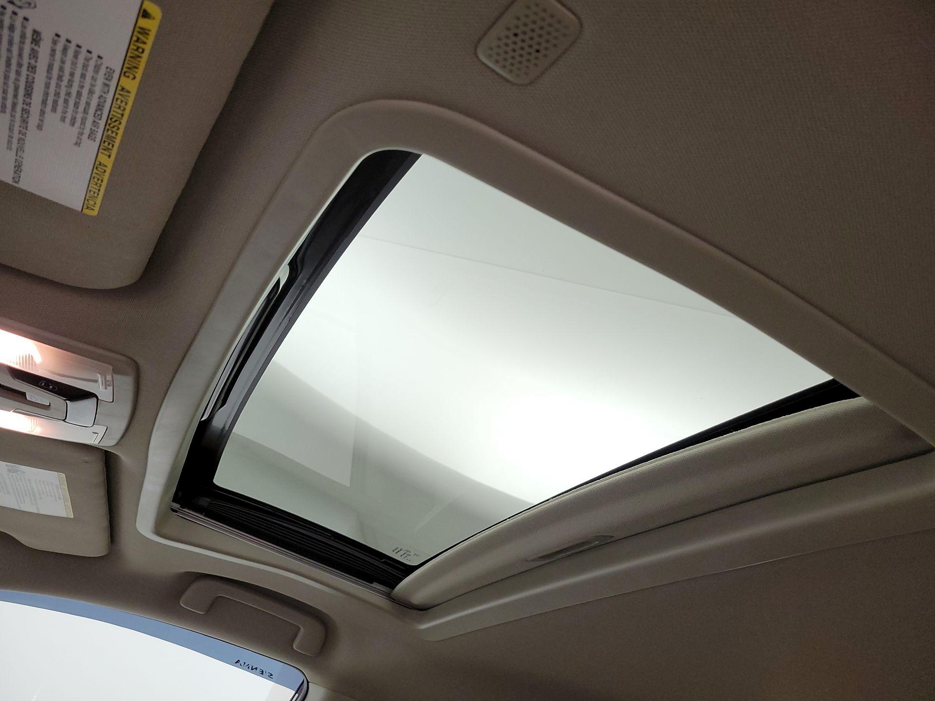 Thumbnail: 2020 Toyota Sienna - 20