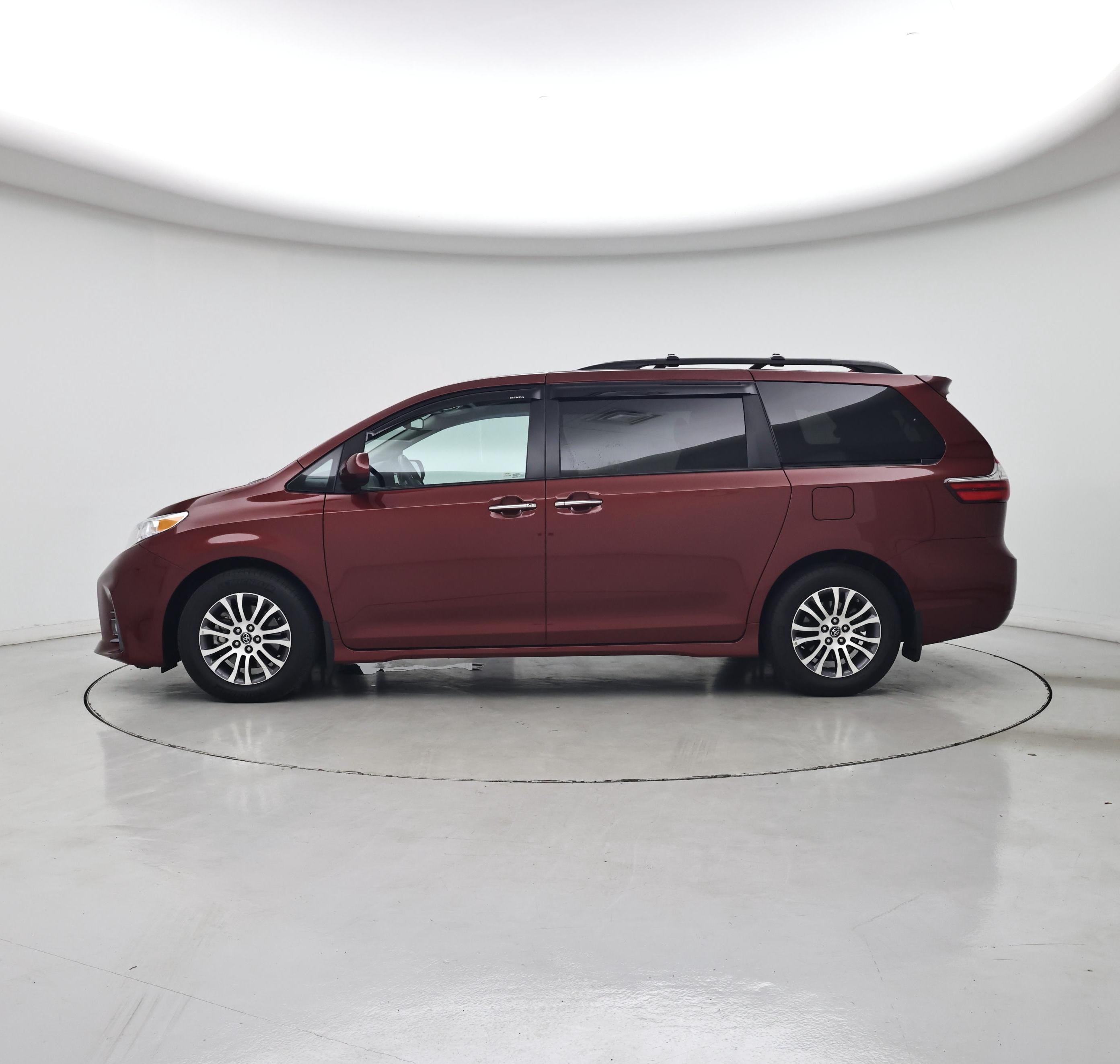Thumbnail: 2020 Toyota Sienna - 3