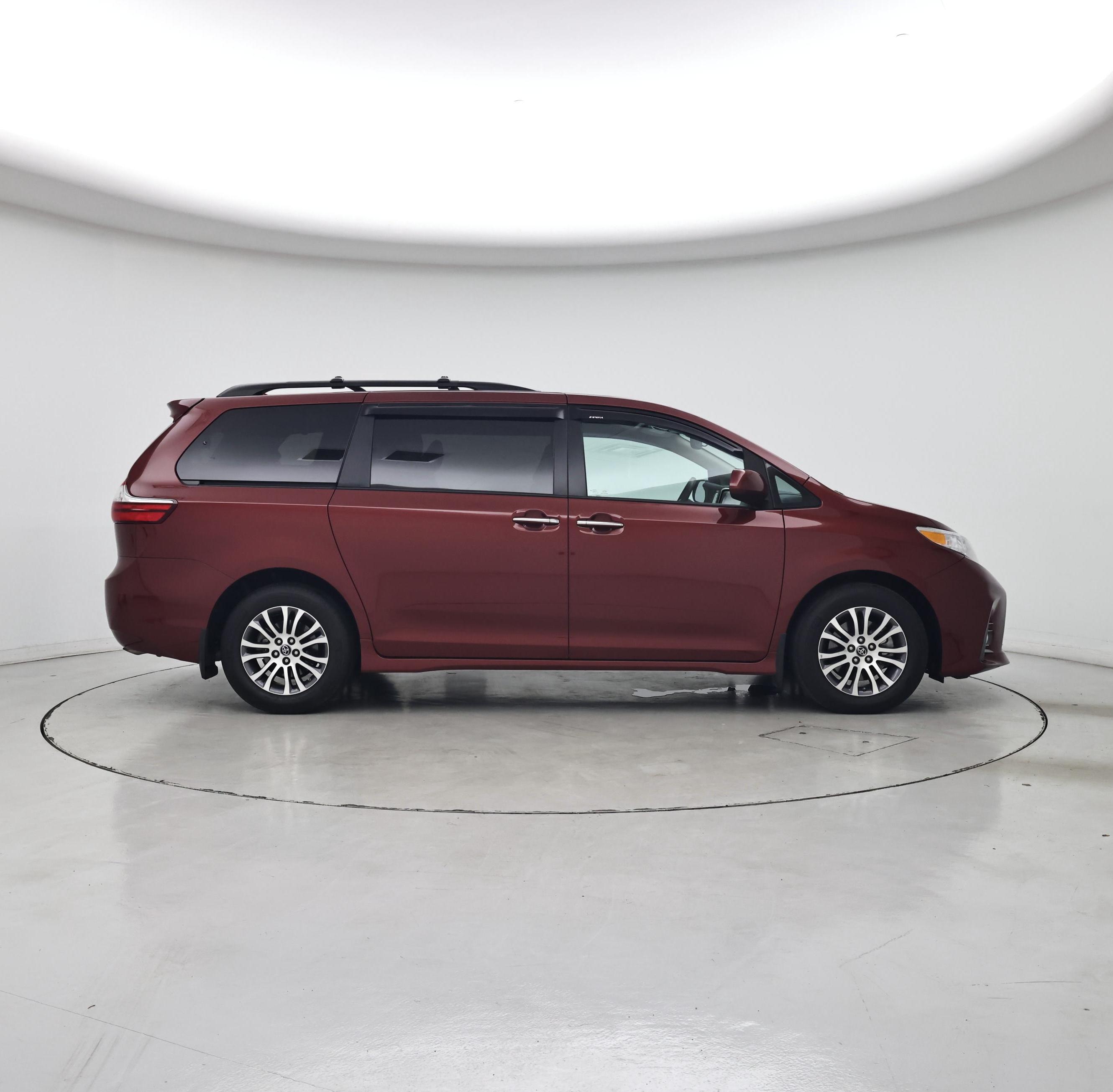 Thumbnail: 2020 Toyota Sienna - 7