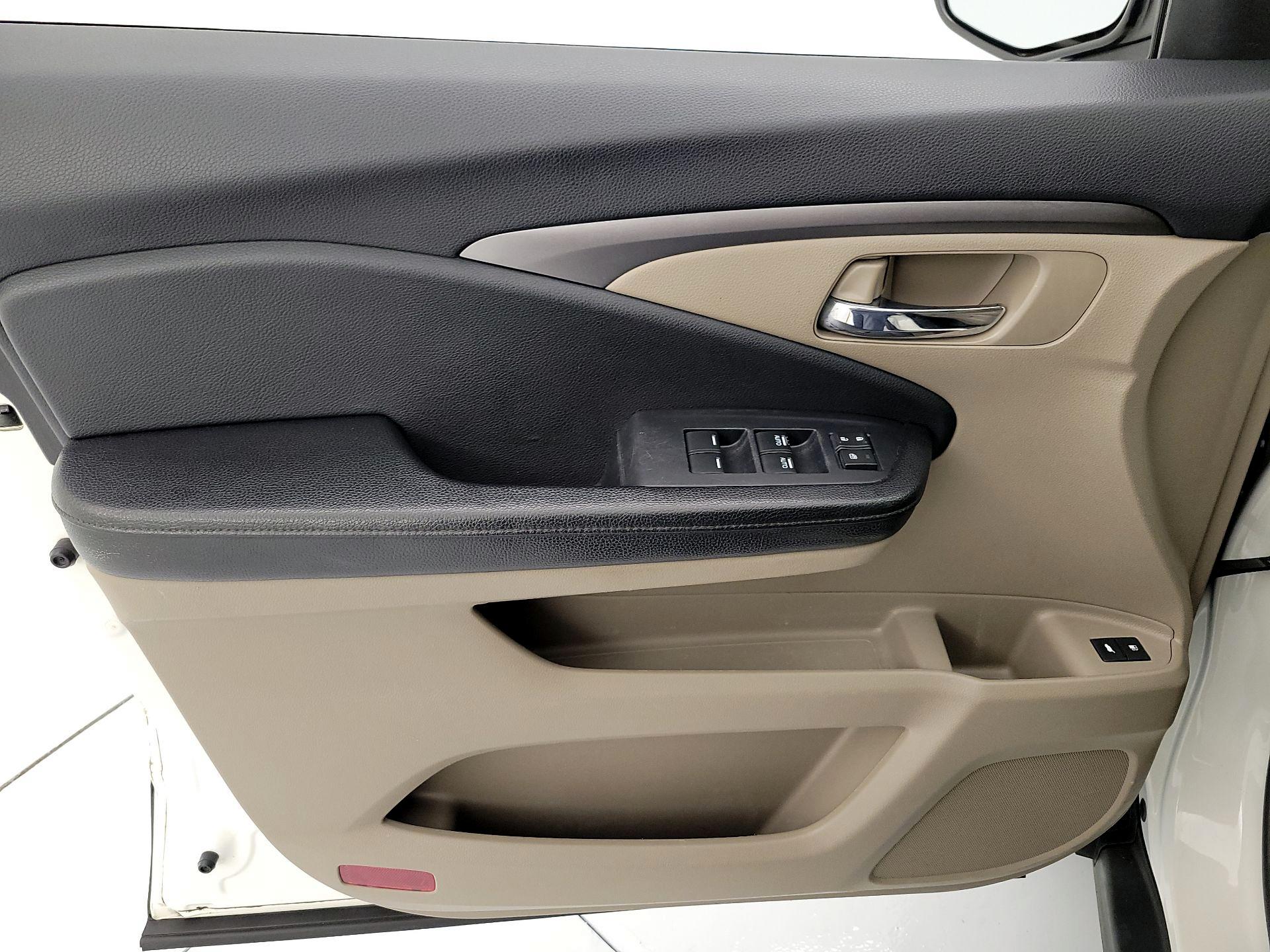 Thumbnail: 2018 Honda Pilot - 12