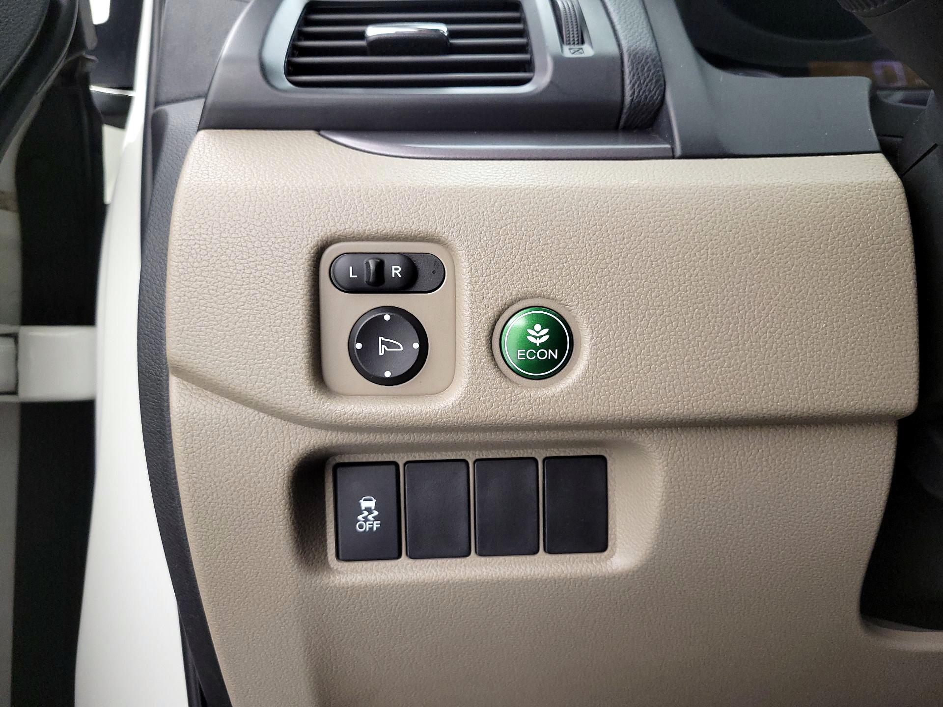 Thumbnail: 2018 Honda Pilot - 13